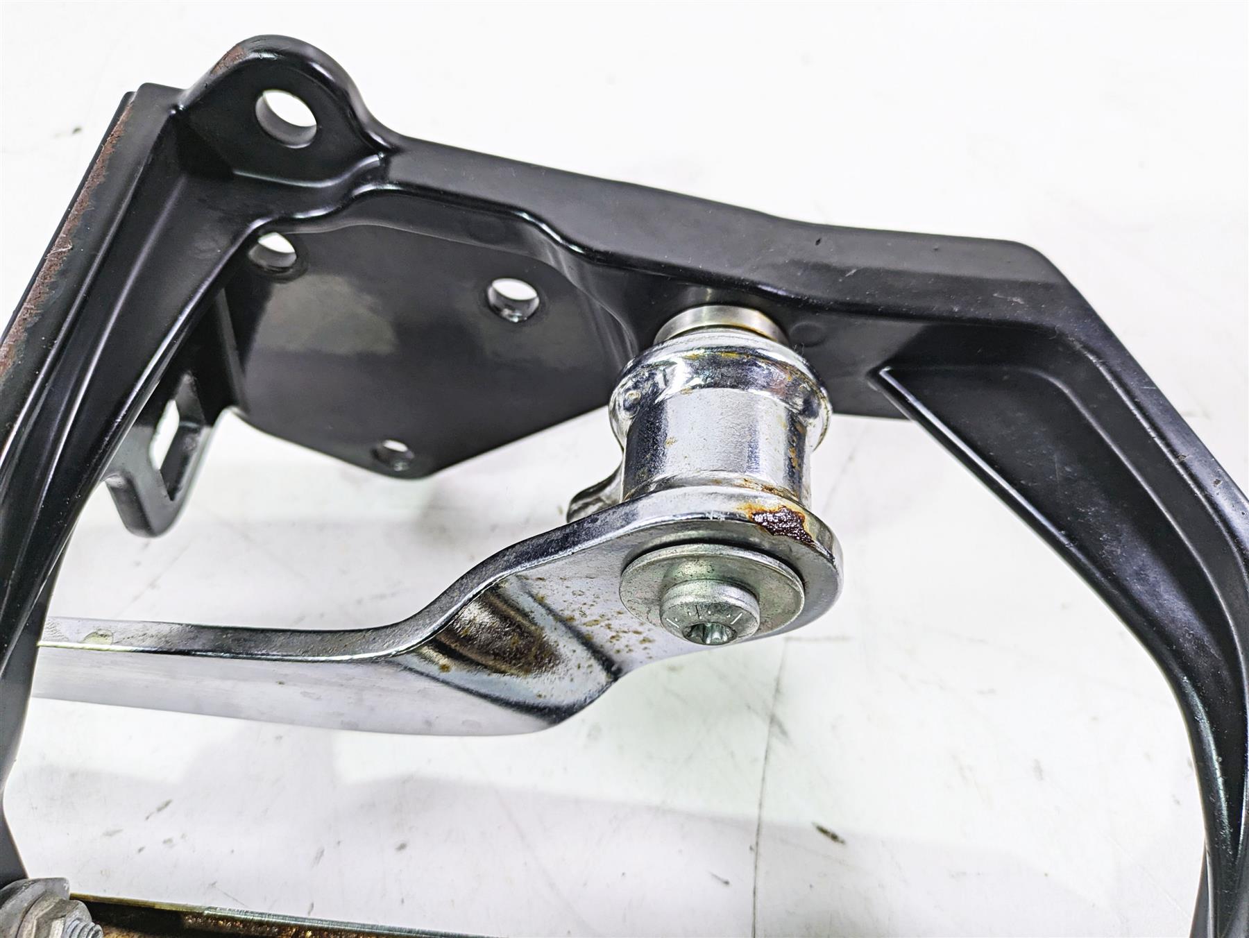 2005 Harley Softail FLSTSCI Heritage Springer Right Floorboard & Brake 50600026 {{ shop.shopifyCountryName }} - Mototech271