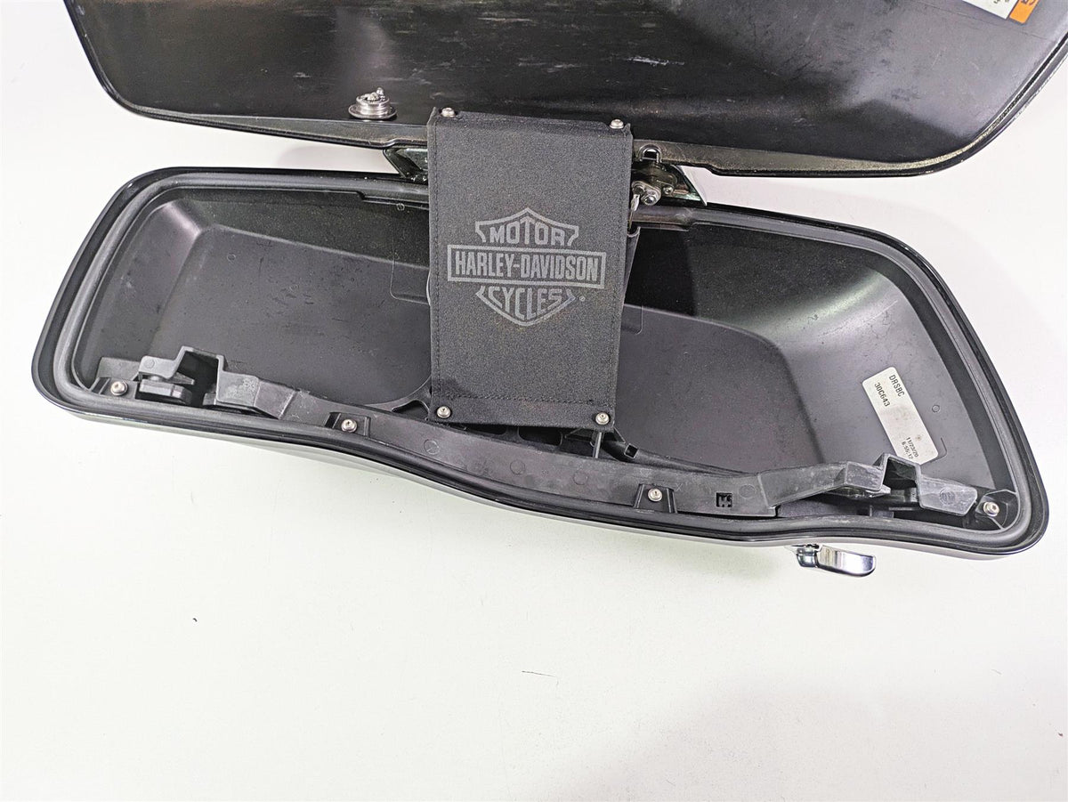 2021 Harley Touring FLTRX Road Glide Right Saddlebag Saddle Bag 90200412 {{ shop.shopifyCountryName }} - Mototech271