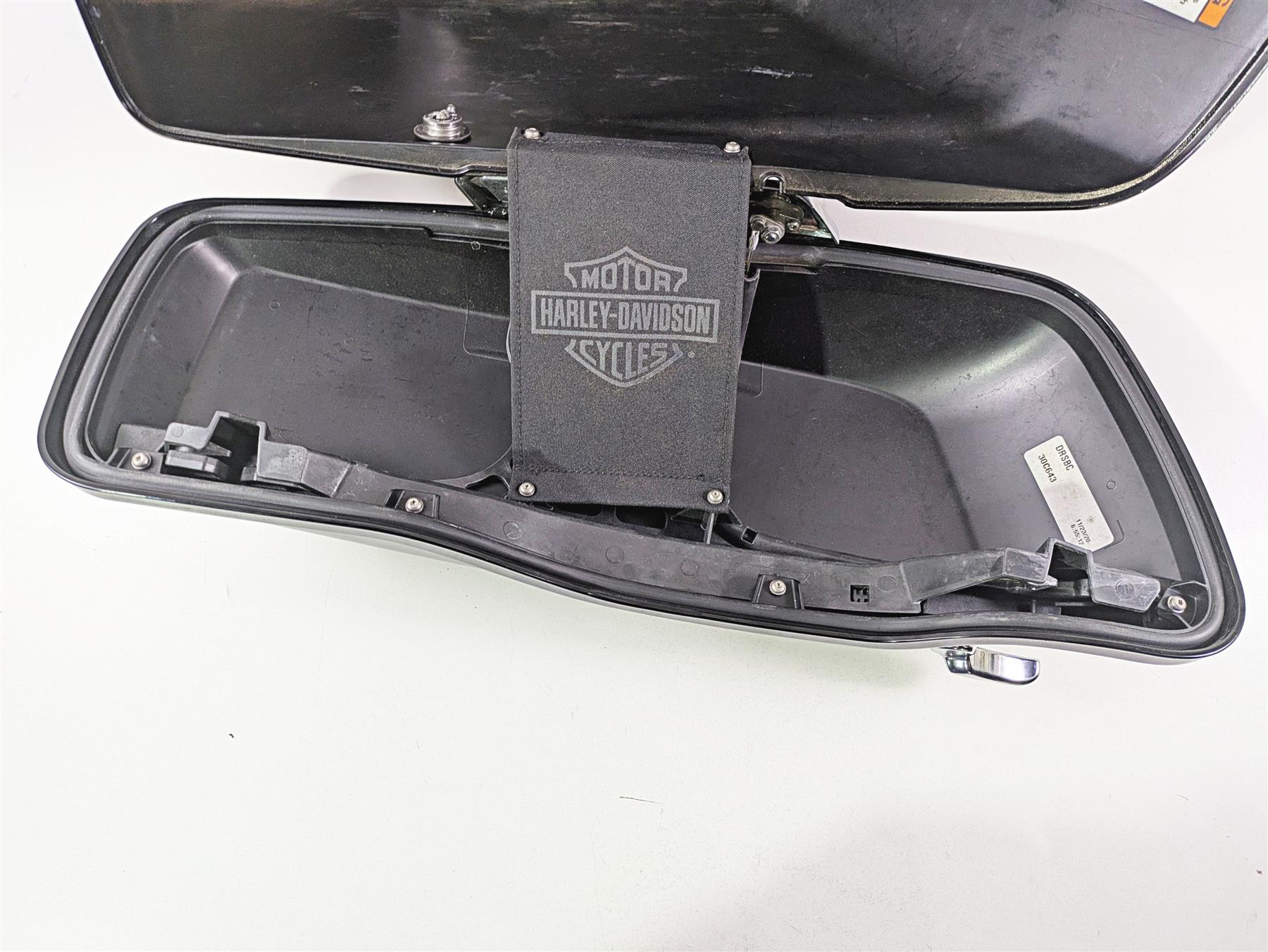 2021 Harley Touring FLTRX Road Glide Right Saddlebag Saddle Bag 90200412 {{ shop.shopifyCountryName }} - Mototech271