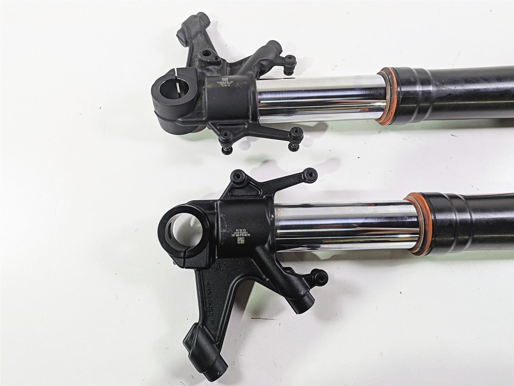 2017 KTM 1290 Super Duke GT Front Fork Set WP White Power Racing 14181Q2301 {{ shop.shopifyCountryName }} - Mototech271