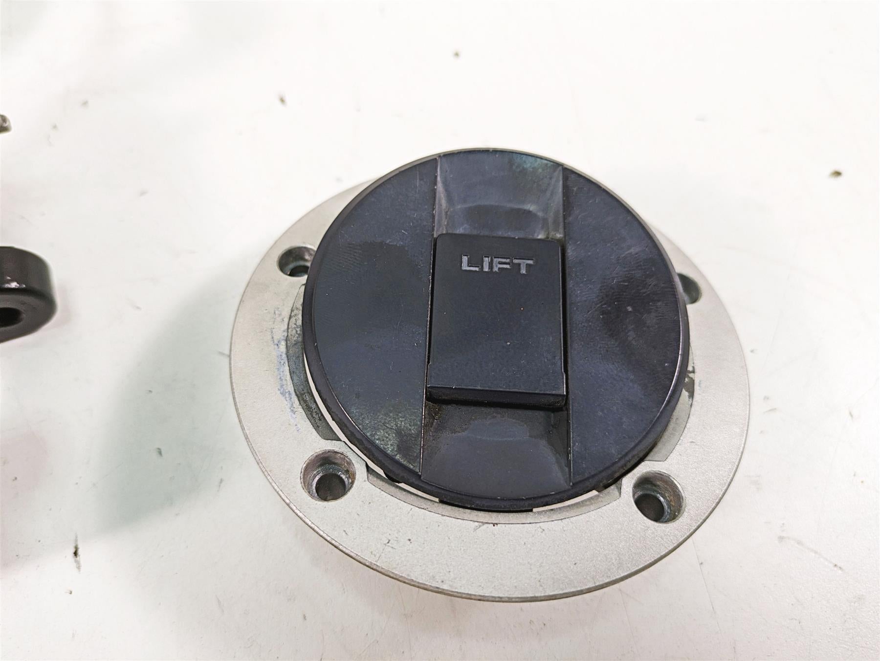 2009 Suzuki GSXR750 K9 Ignition Switch Key Lock Set 37101-40820 37101-40822 {{ shop.shopifyCountryName }} - Mototech271