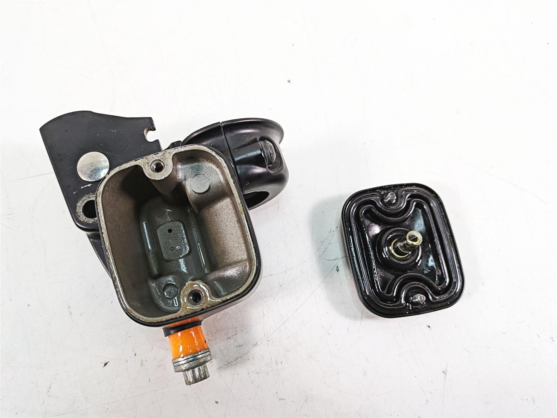 2015 Harley FXDL Dyna Low Rider Front Brake Master Cylinder 11/16" 45170-08F {{ shop.shopifyCountryName }} - Mototech271