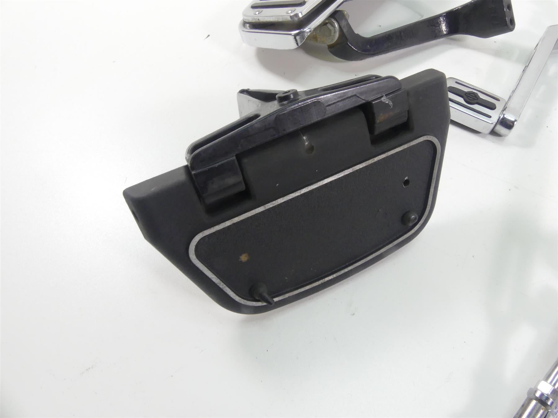 1995 Harley Touring FLHTCU Electra Glide Floor Foot Board Set + Pedals 50621-79A {{ shop.shopifyCountryName }} - Mototech271