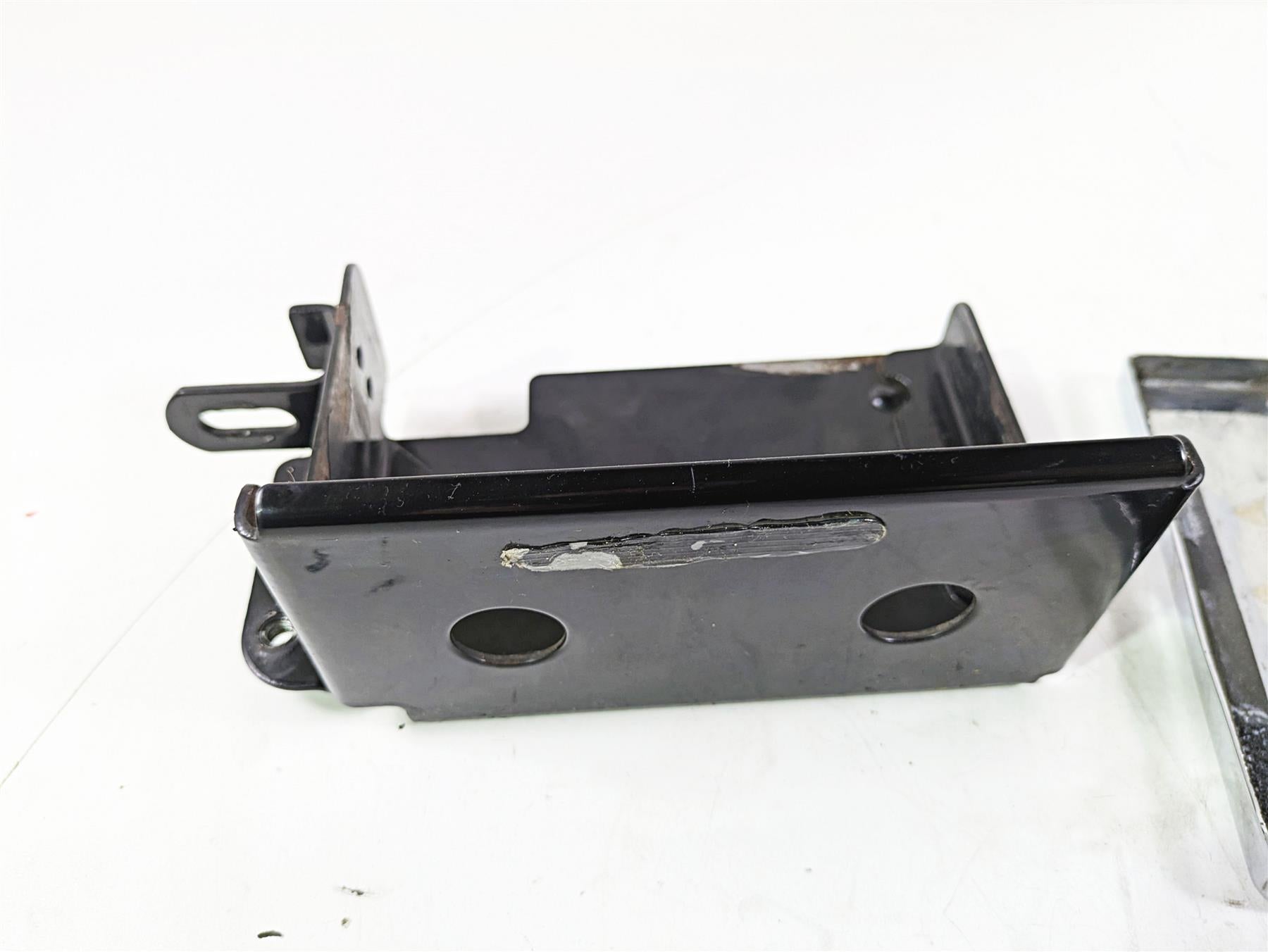 2002 Harley Dyna FXDL Low Rider Battery Tray Box & Skull Chrome Cover 66375-97 {{ shop.shopifyCountryName }} - Mototech271