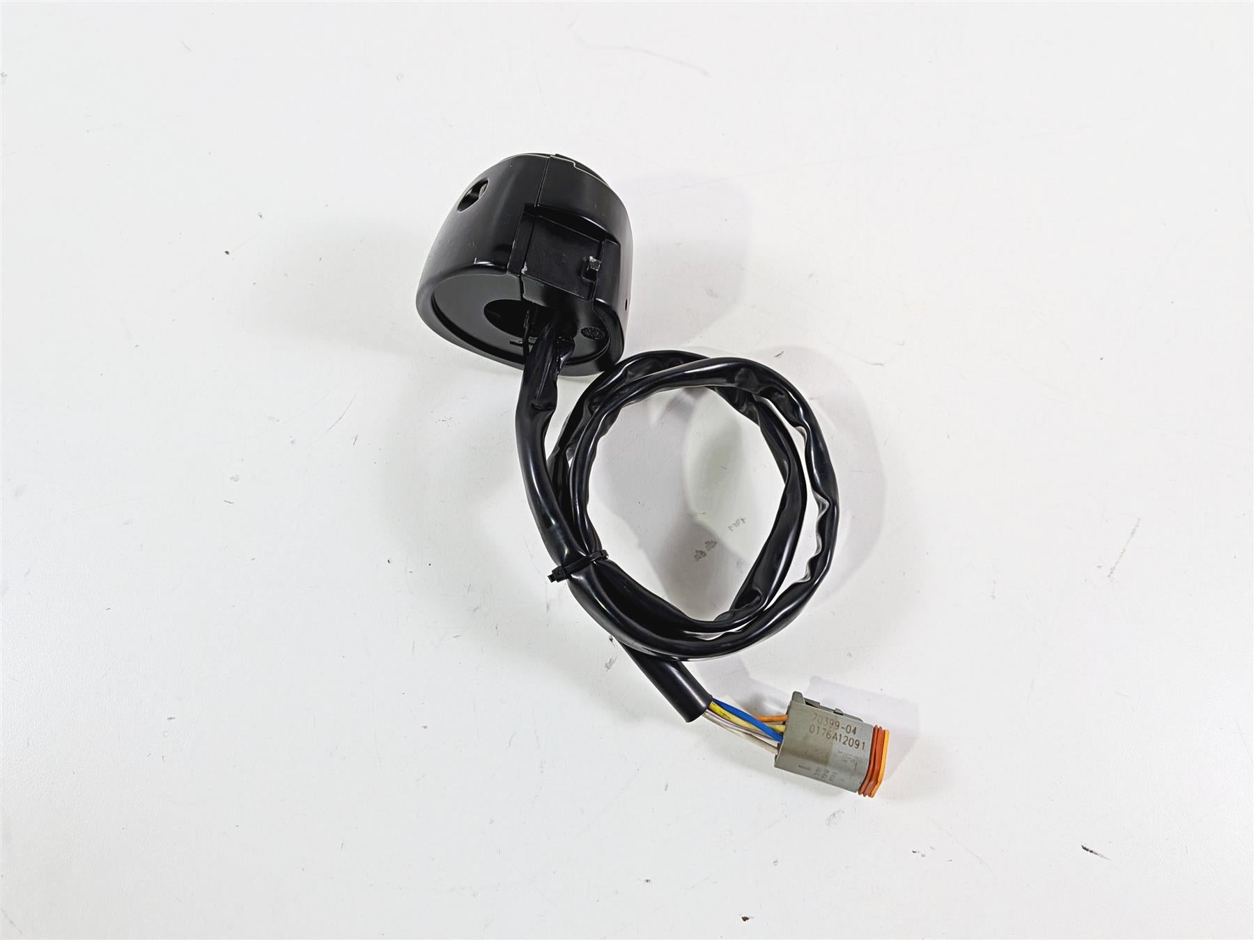 2006 Harley Sportster XL883 Low Left Hand Control Switch 71682-06A 71685-06A {{ shop.shopifyCountryName }} - Mototech271