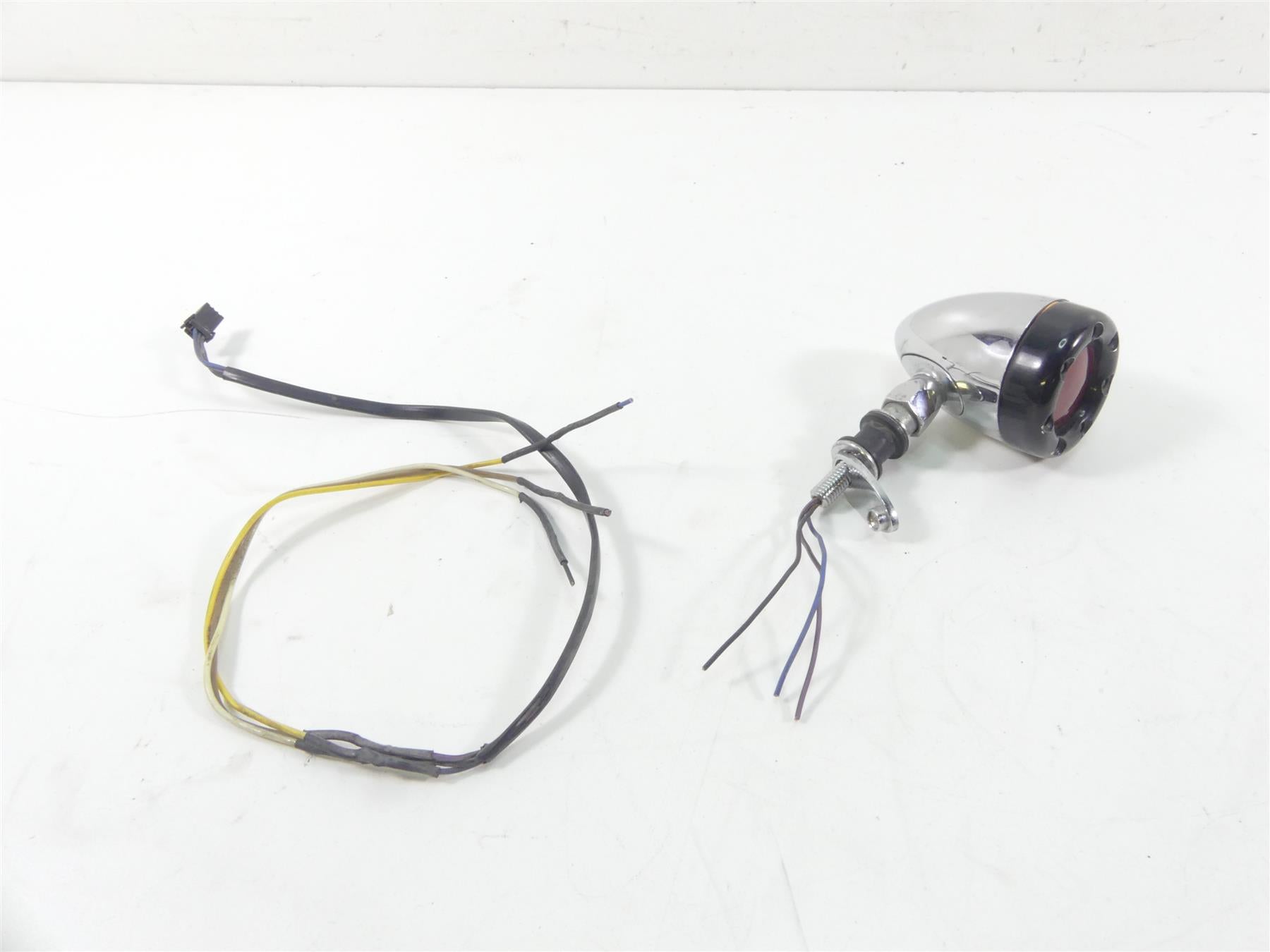 2013 Harley FXDWG Dyna Wide Glide Rear Chrome Bucket Turn Signal 68461-09 {{ shop.shopifyCountryName }} - Mototech271