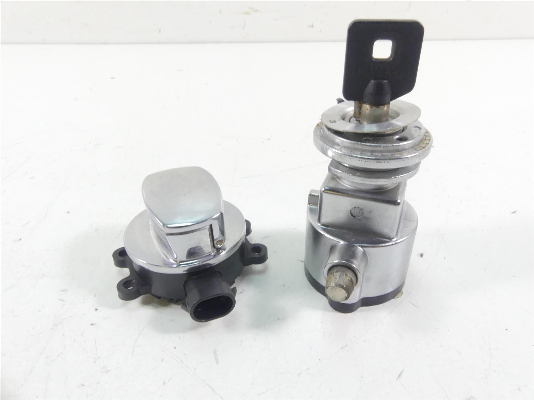 2015 Harley FXDF Dyna Fat Bob Ignition Switch Steering Lock Key Set 71430-12 | Mototech271