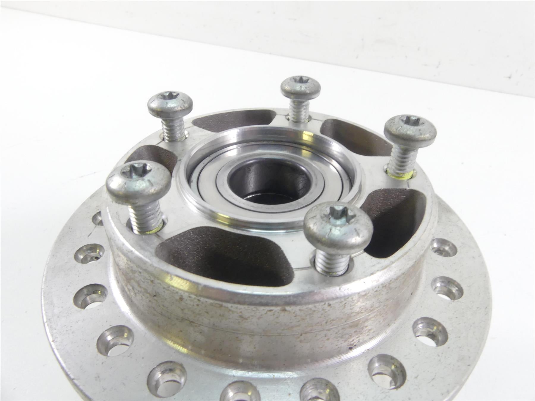2020 Harley Softail FXBB Street Bob Front Spoke Wheel Hub 43300565 41426-07 {{ shop.shopifyCountryName }} - Mototech271