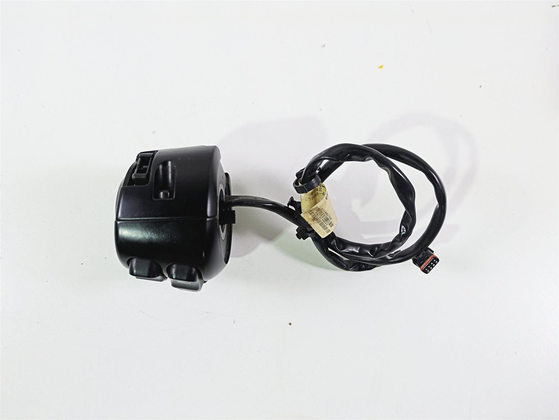 2016 Harley Touring FLHR Road King Left Hand Control Switch - Read 71500126B {{ shop.shopifyCountryName }} - Mototech271