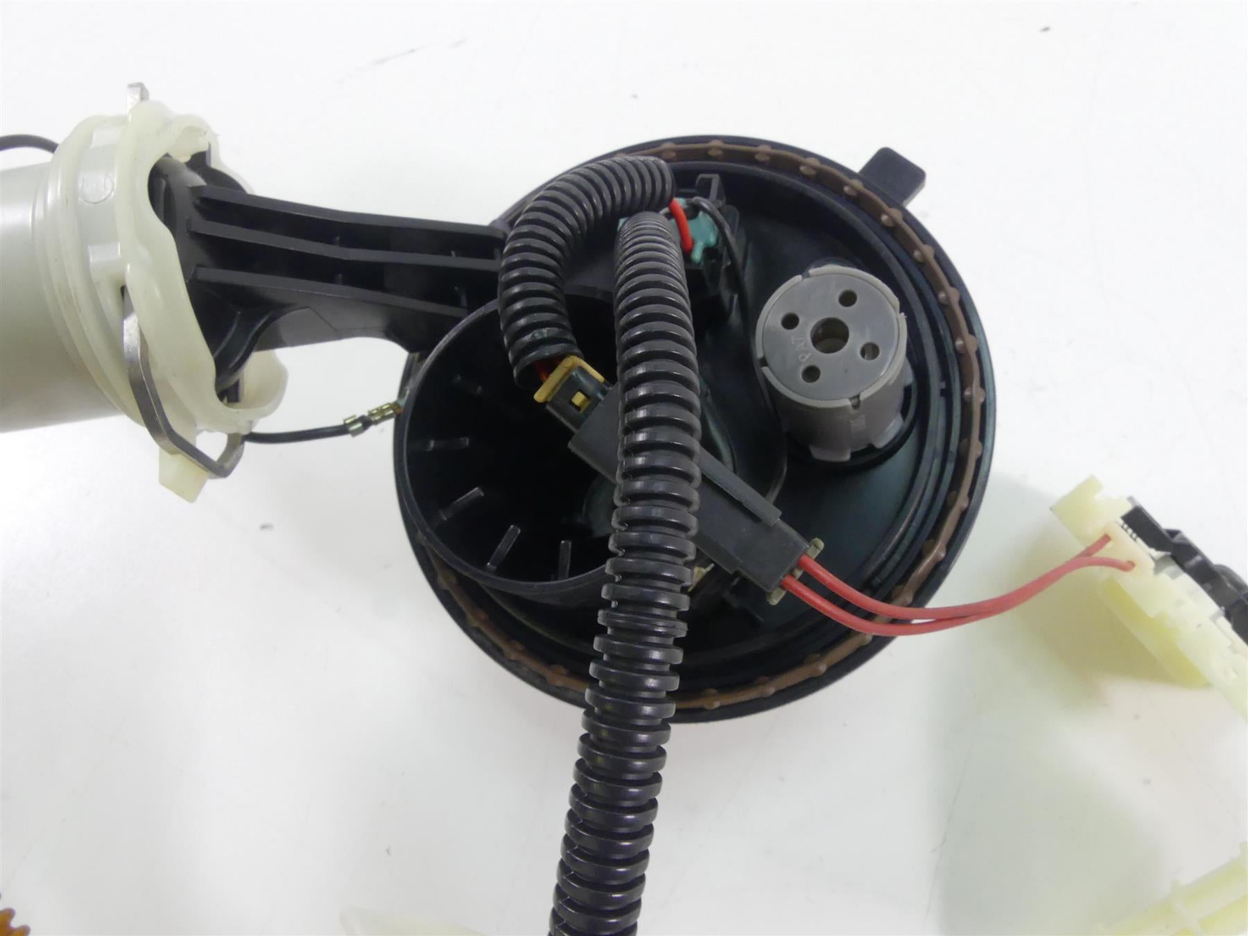 2014 Harley Touring FLHTK Electra Glide Fuel Gas Petrol Pump 62908-08 75069-08 {{ shop.shopifyCountryName }} - Mototech271