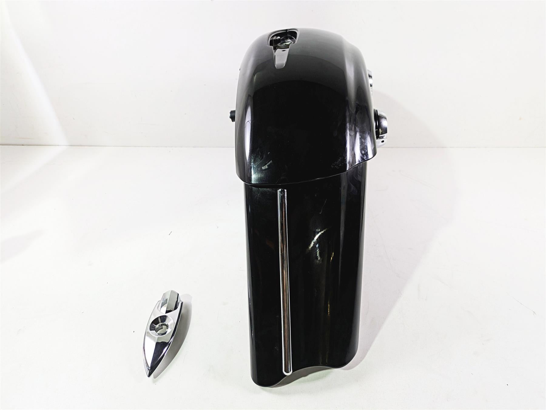 2017 Indian Chieftain Limited Right Black Gloss Saddlebag Saddle Bag 5451494 {{ shop.shopifyCountryName }} - Mototech271