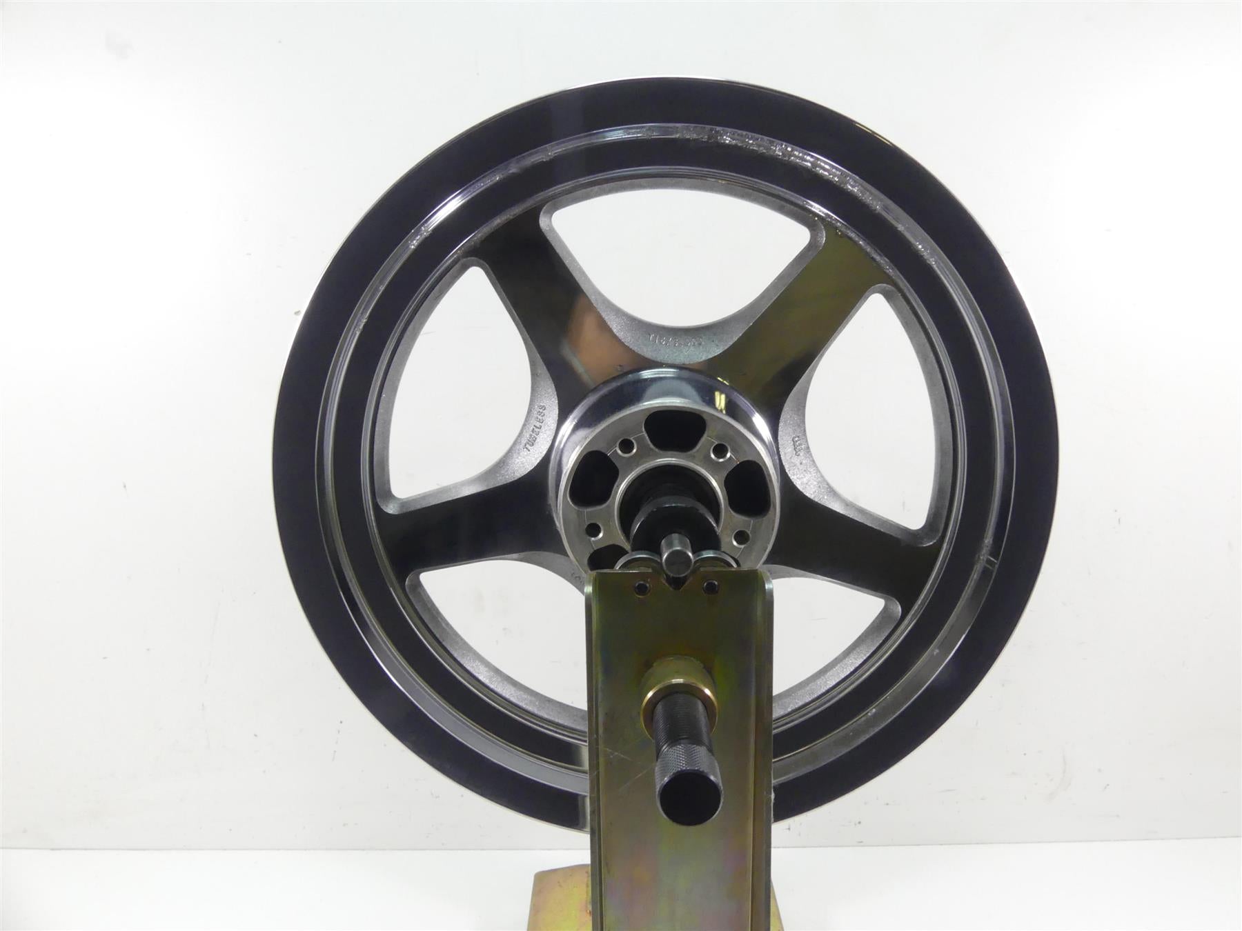 2005 Harley Touring CVO FLHTC SE Electra Glide Front Wheel Rim 16x3 43573-00A {{ shop.shopifyCountryName }} - Mototech271