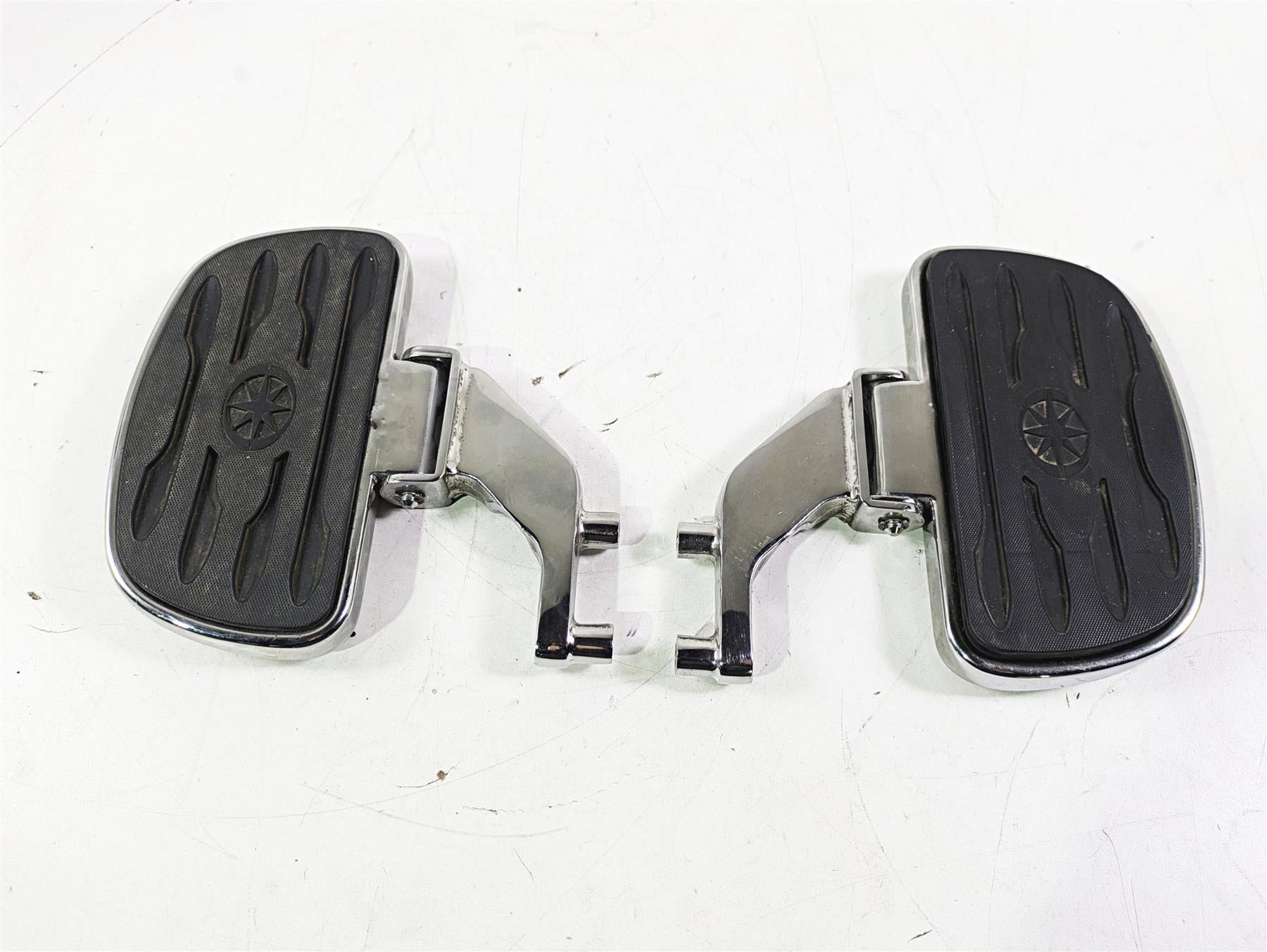 2004 Yamaha XVZ1300 Royal Star Rear Passenger Floorboard Set 4XY-27430-00-00 {{ shop.shopifyCountryName }} - Mototech271