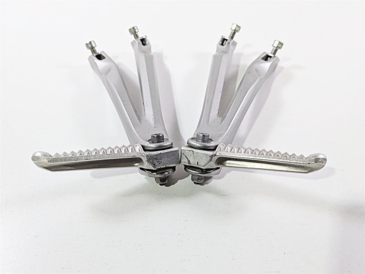 2008 Yamaha YZF R1 RN19 Oem Passenger Foot Peg Rest Set 5VY-2741L-00-00 {{ shop.shopifyCountryName }} - Mototech271