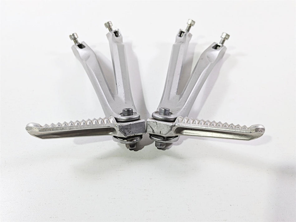 2008 Yamaha YZF R1 RN19 Oem Passenger Foot Peg Rest Set 5VY-2741L-00-00 {{ shop.shopifyCountryName }} - Mototech271