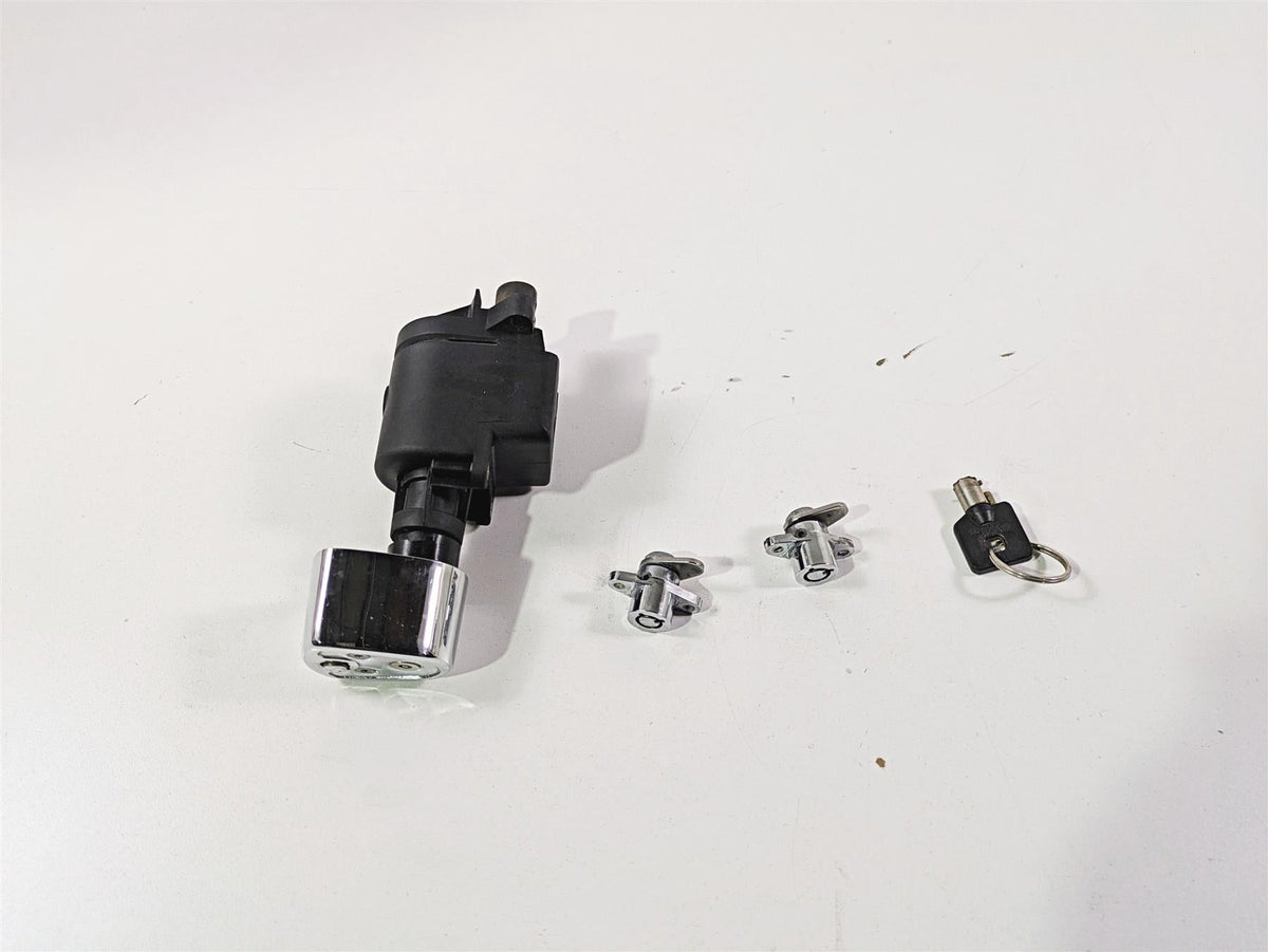 2009 Harley Touring FLHX Street Glide Ignition Switch Key Lock Set 71572-06 {{ shop.shopifyCountryName }} - Mototech271