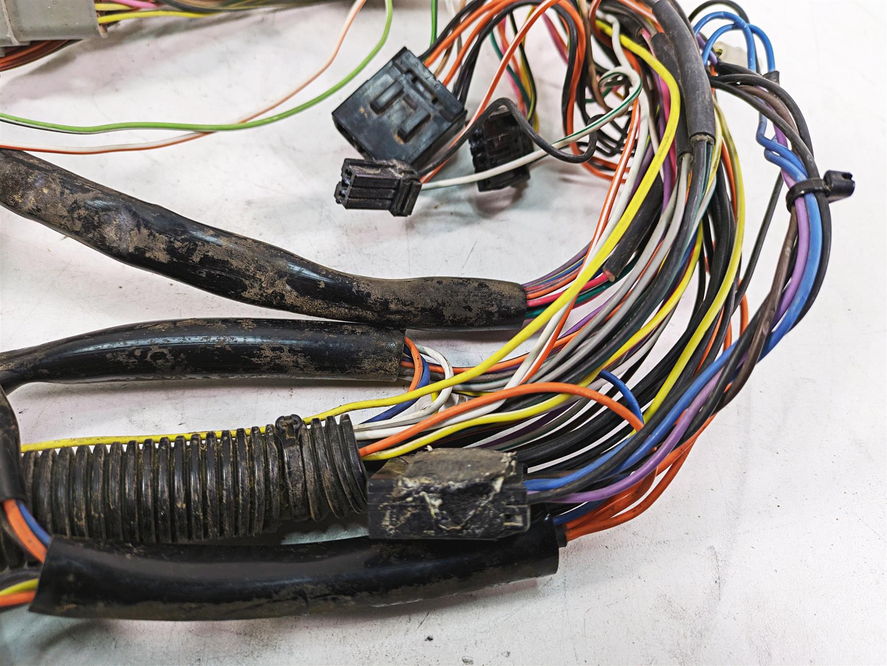 1999 Harley Touring FLHTC Electra Glide Front Nose Wiring Harness Loom 70232-98 {{ shop.shopifyCountryName }} - Mototech271
