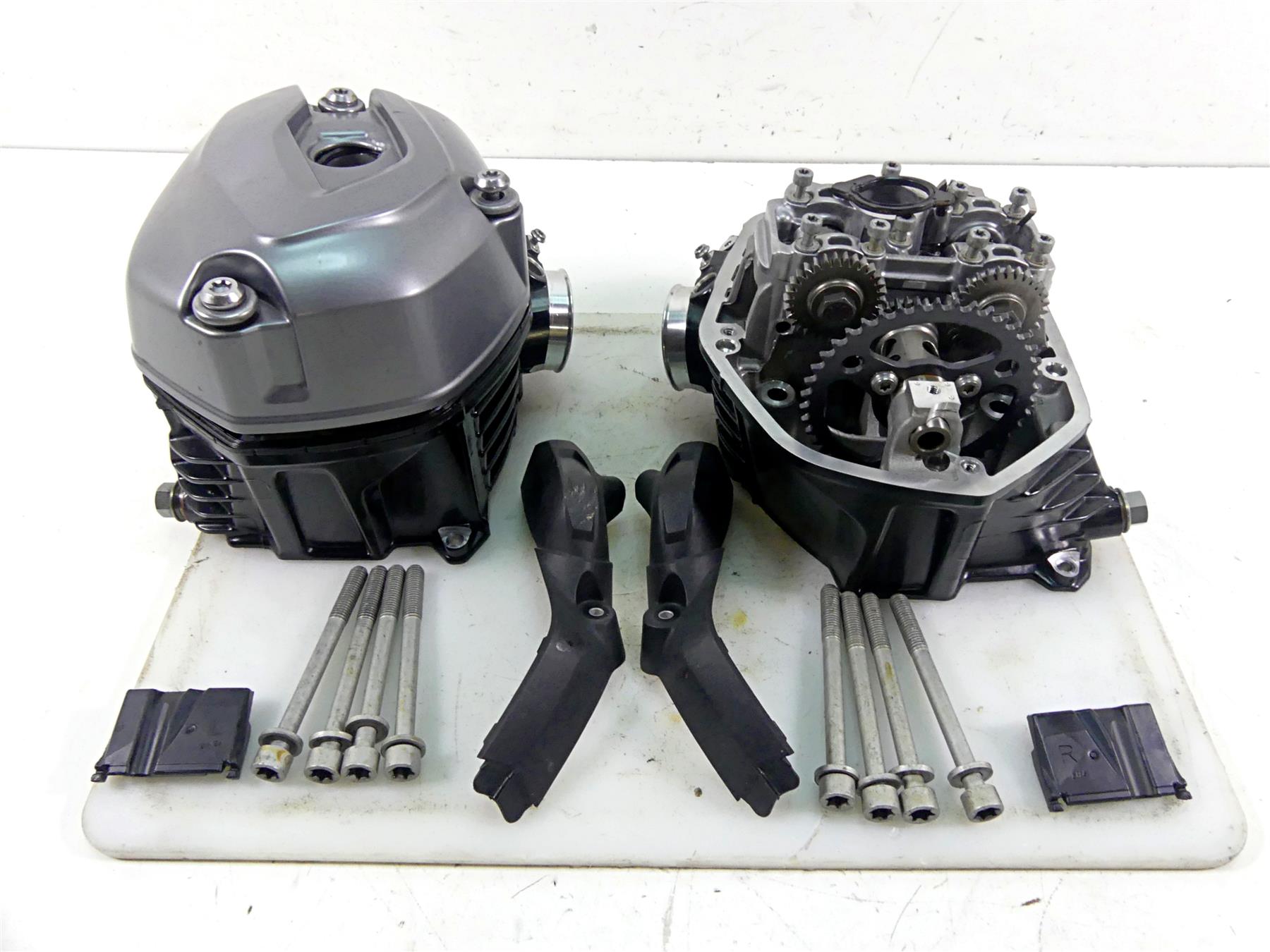 2015 BMW R1200GS GSW K50 Cylinderhead Cylinder Head Set - Read 11128394926 {{ shop.shopifyCountryName }} - Mototech271