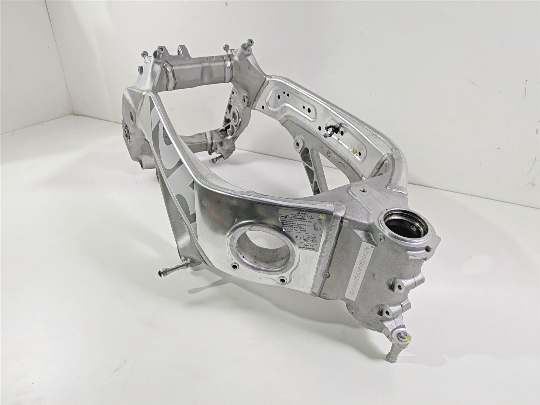 2017 Aprilia RSV 1100 Tuono V4 Factory Straight Main Frame Chassis With Salvage Tennessee Title 896962 {{ shop.shopifyCountryName }} - Mototech271