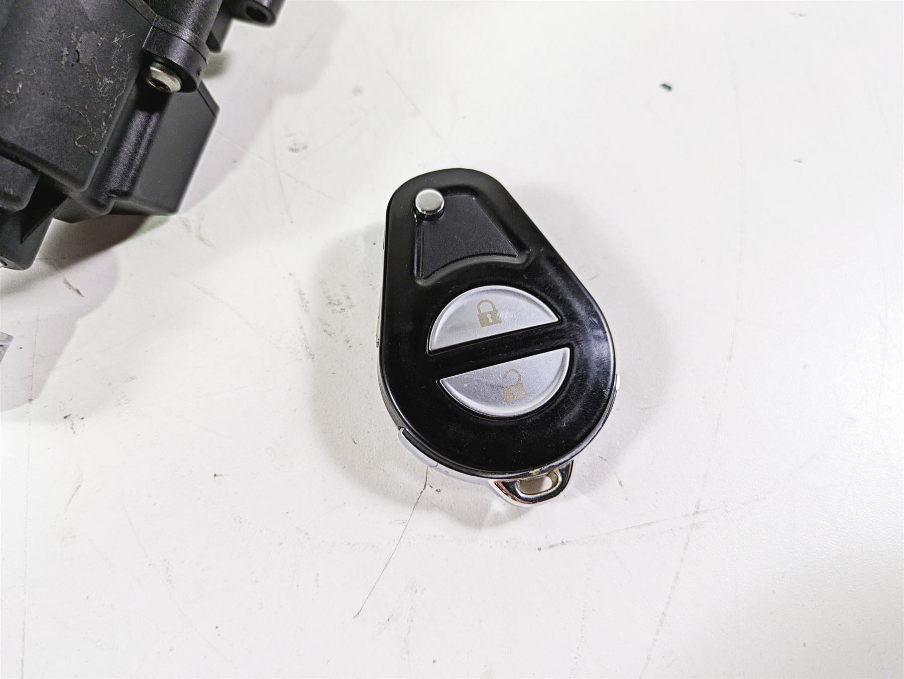 2017 Harley Touring FLHTKSE CVO E-Glide Bcm Ignition Switch Key Set 71400090B {{ shop.shopifyCountryName }} - Mototech271