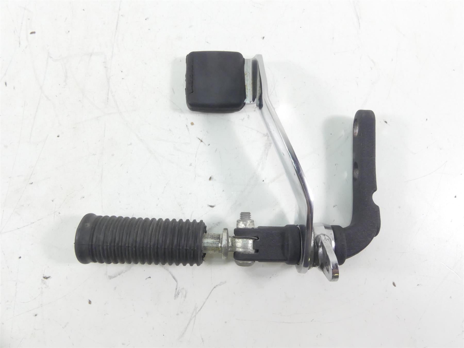 2015 Harley FXDF Dyna Fat Bob Front Right Fw Foot Peg + Brake Pedal 42663-03 {{ shop.shopifyCountryName }} - Mototech271