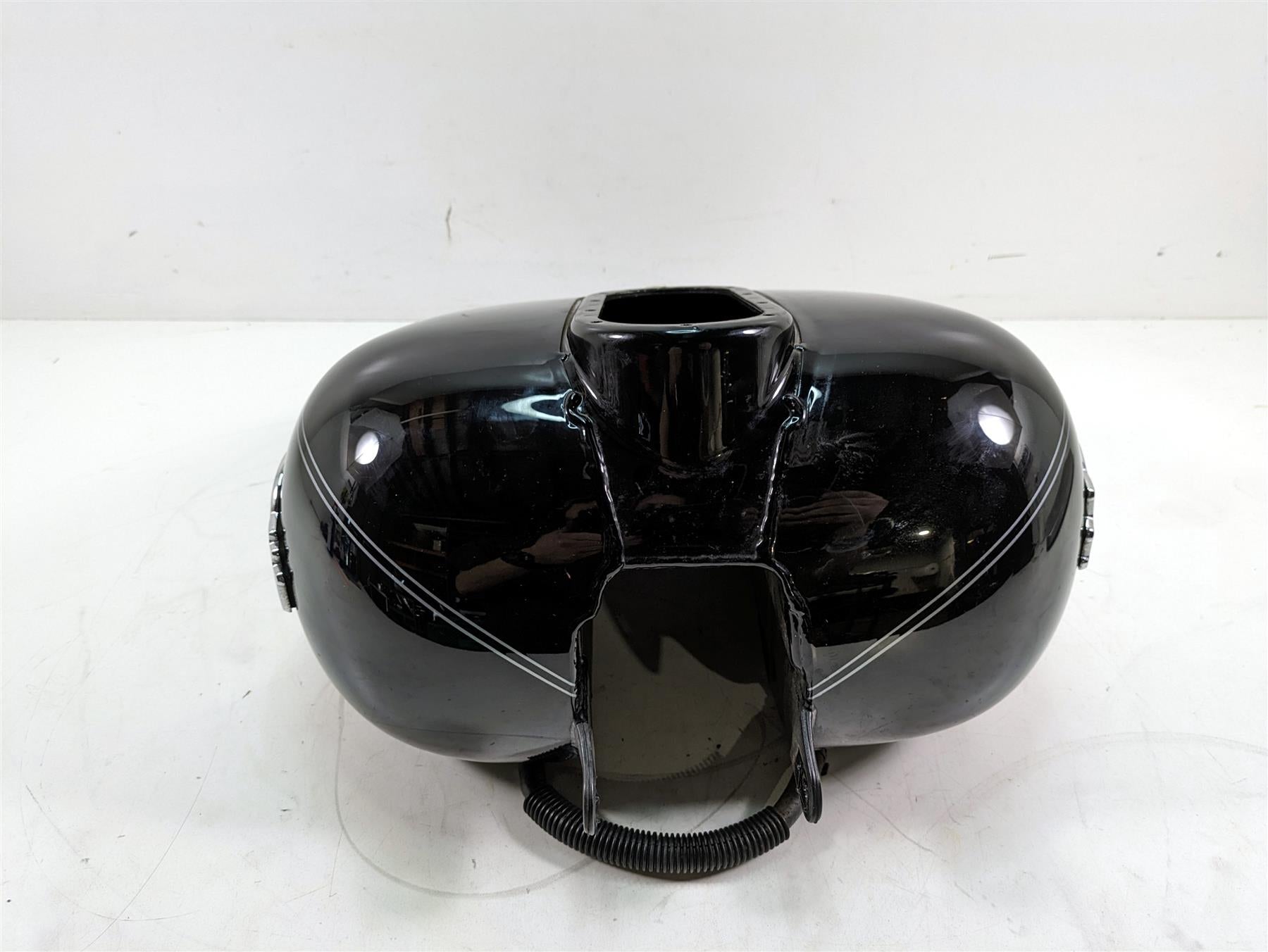 2006 Harley Touring FLHTCUI Electra Glide Vivid Black Fuel Gas Tank 61356-03 {{ shop.shopifyCountryName }} - Mototech271