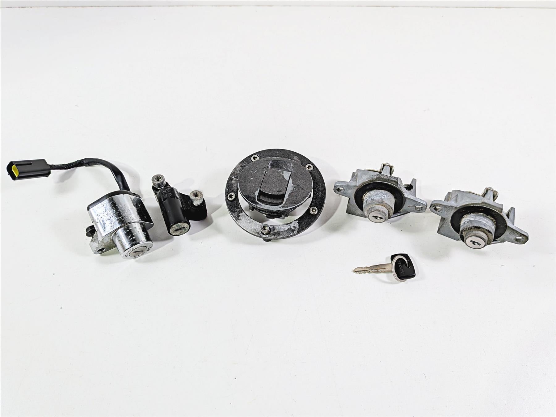 2016 Victory Cross Country Ignition Switch Key Lock Set 4012943 4012944 {{ shop.shopifyCountryName }} - Mototech271