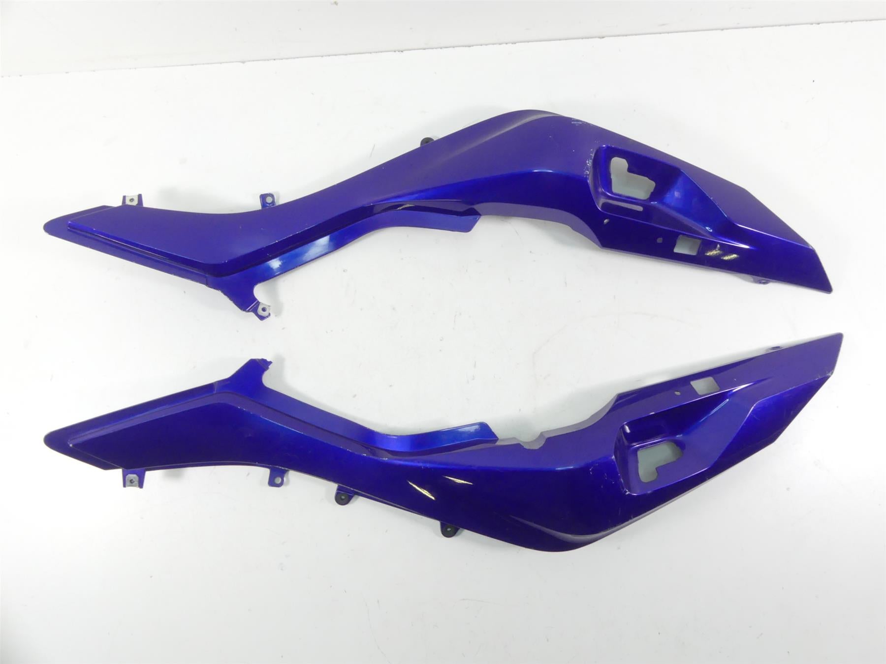 2015 BMW R1200RT K52 Rear Tail Side Fairing Cover Cowl Set - Read 46638533567 {{ shop.shopifyCountryName }} - Mototech271