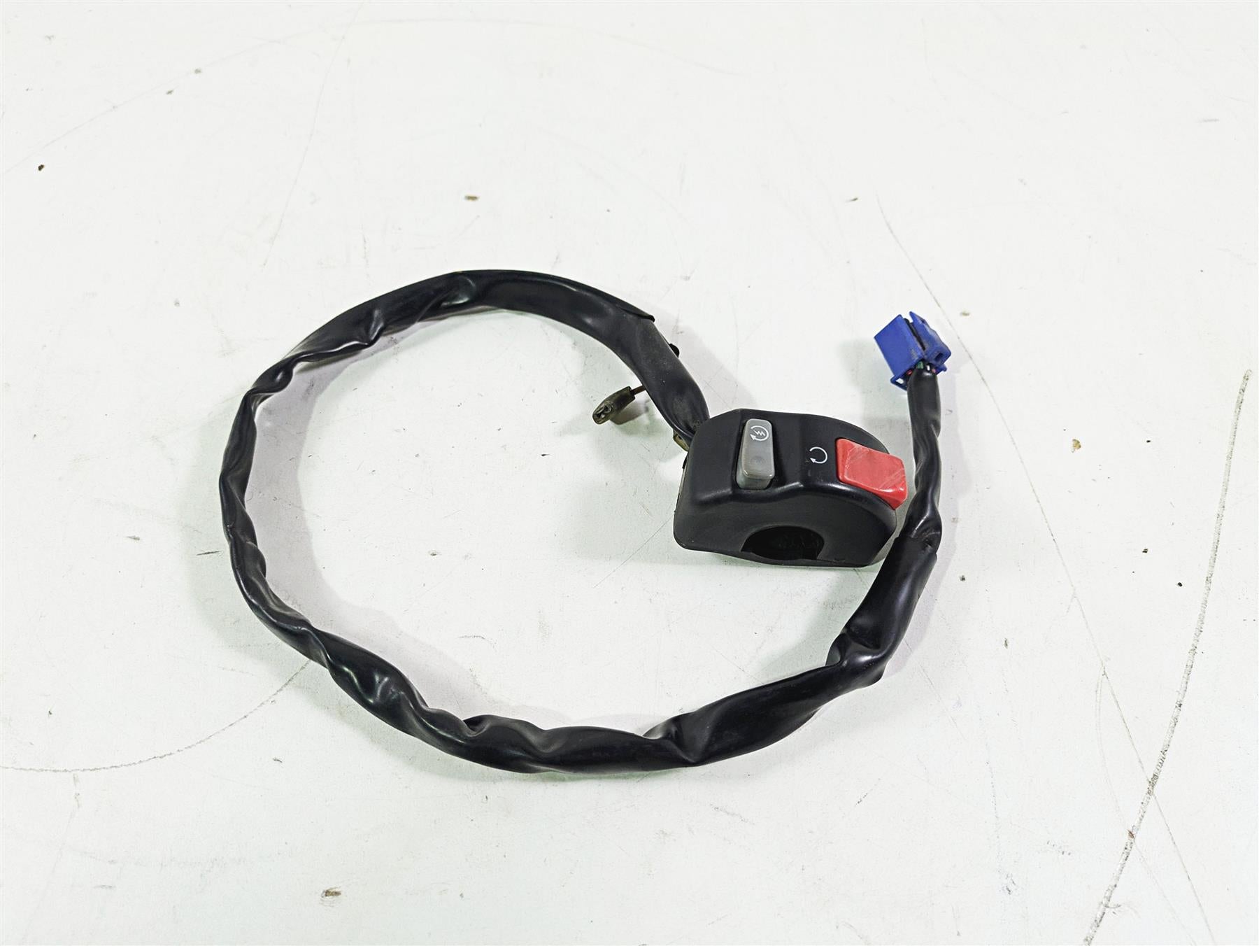 2005 Yamaha YZFR1 YZF R1 Right Hand Control Switch Start Kill Stop 5PW-83975-00 {{ shop.shopifyCountryName }} - Mototech271
