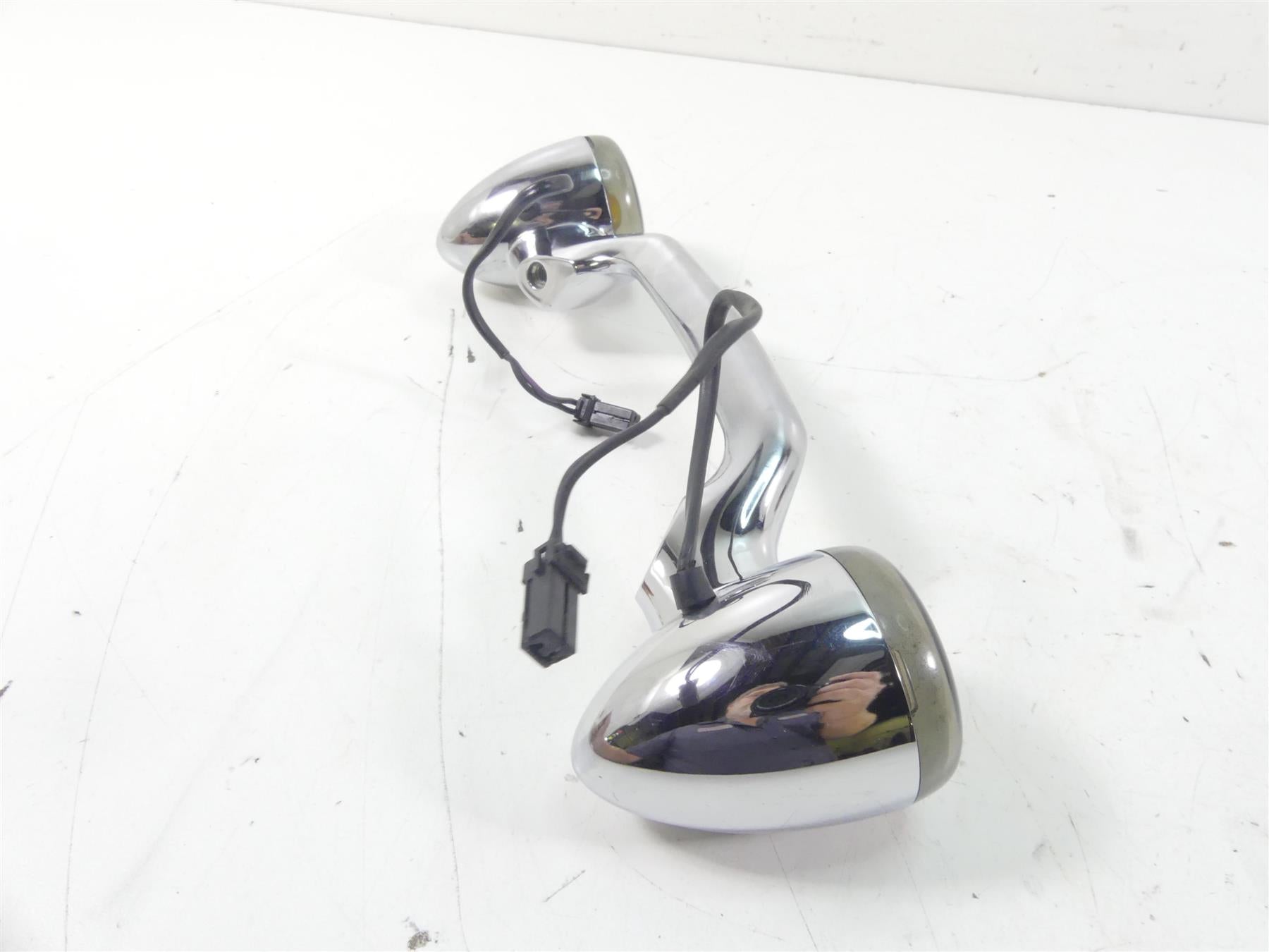 2007 Harley FLHTCU SE2 CVO Electra Glide Rear Blinker Turn Signal Bar 68997-04 {{ shop.shopifyCountryName }} - Mototech271