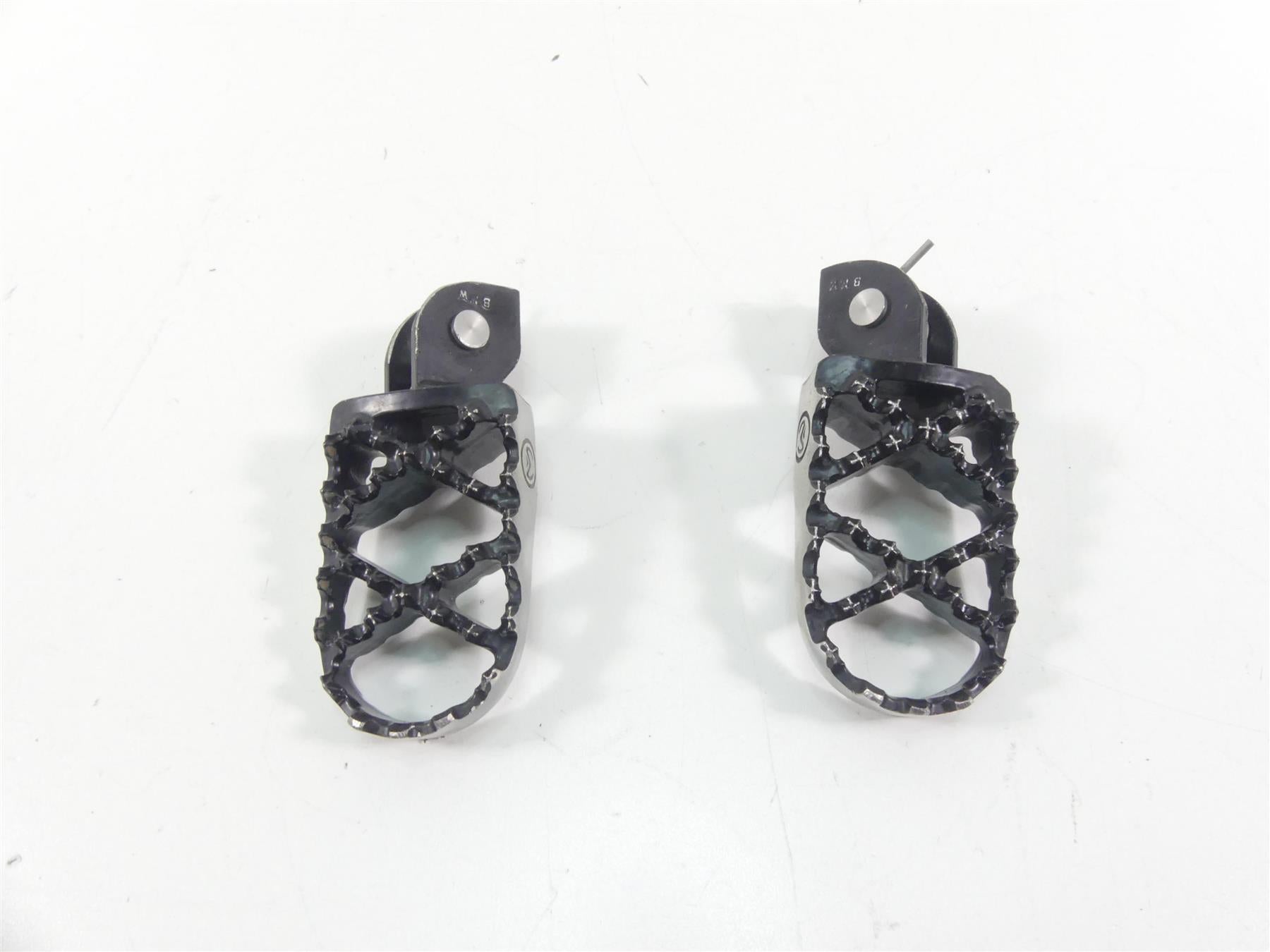 2013 BMW R1200GS GSW K50 Moose Racing Hybrid Front Rider Footpegs 1/2