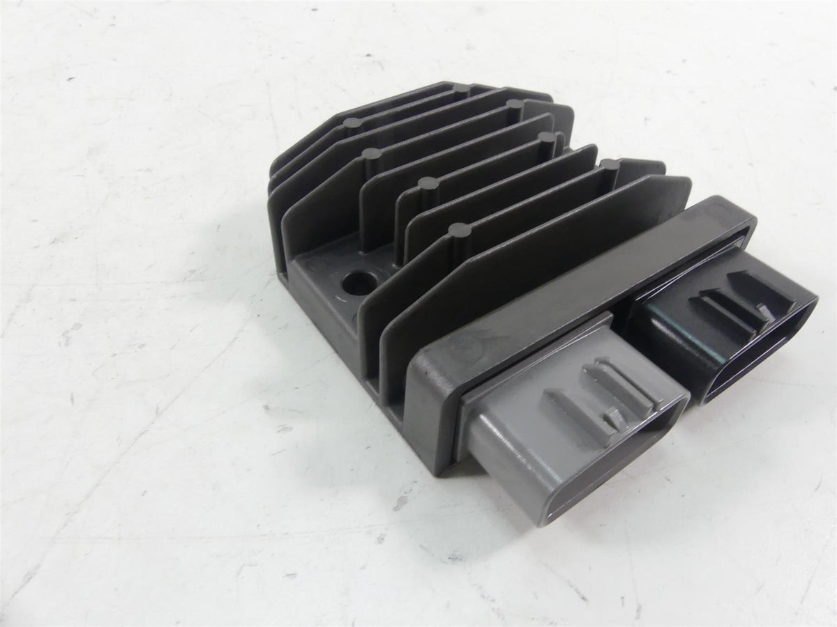 2017 Triumph Thruxton 1200R Rectifier Voltage Regulator T1300679 FH020AA {{ shop.shopifyCountryName }} - Mototech271