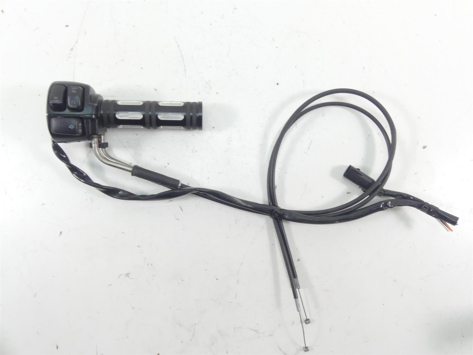 2012 Harley VRSCF Muscle Rod Right Hand Throttle Control Switch - Read 71684-06A {{ shop.shopifyCountryName }} - Mototech271