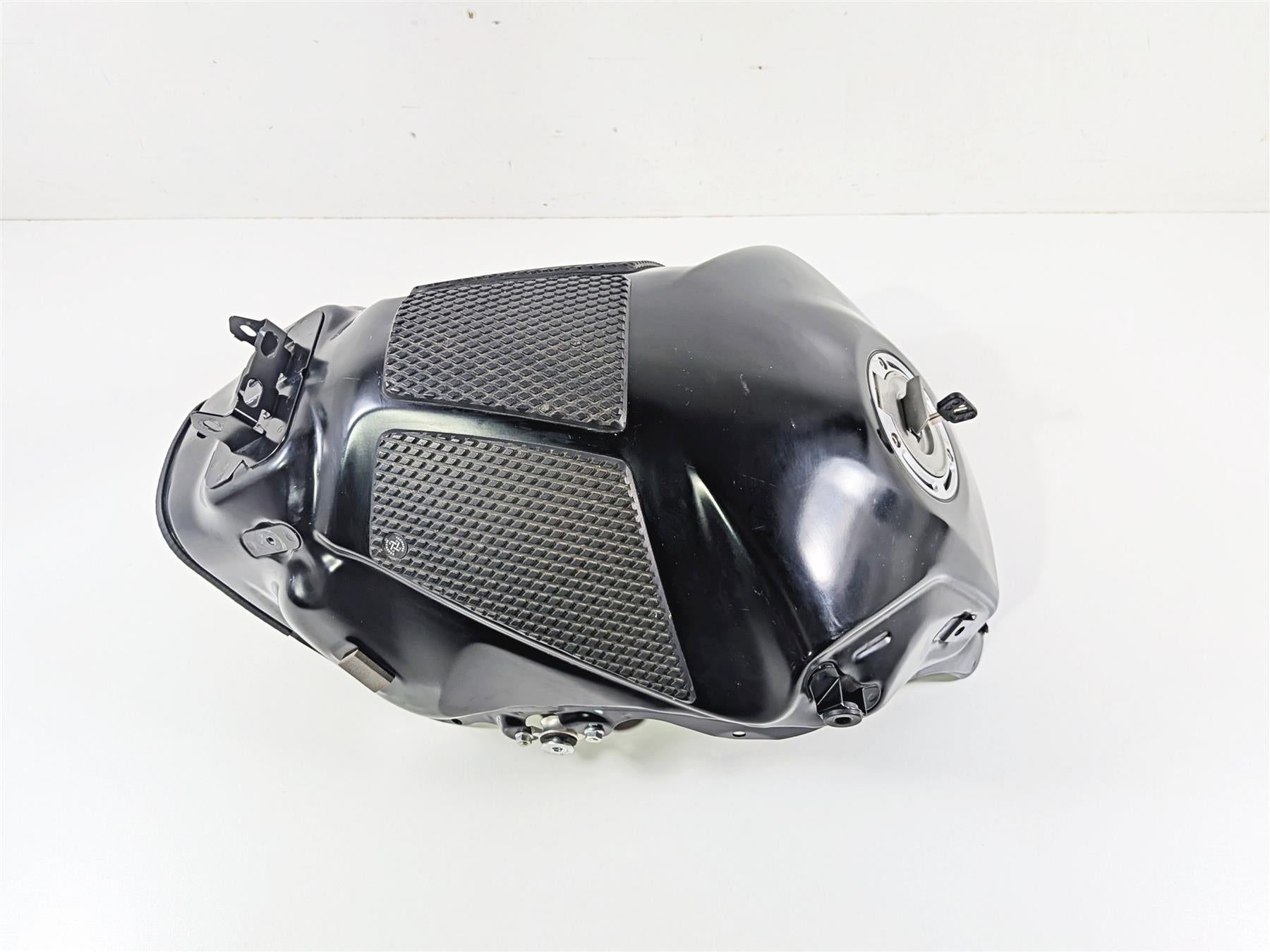 2023 Yamaha MT10 MTN1000 Fuel Gas Petrol Tank Lid & Key -No Dent B67-24110-01-P0 {{ shop.shopifyCountryName }} - Mototech271