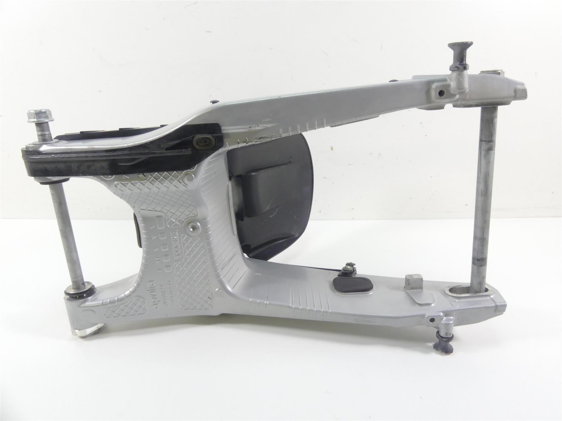 2021 Aprilia Tuono 660 RS660 Rear Swingarm Swing Arm Fender + 20mm Axle 2B007756 {{ shop.shopifyCountryName }} - Mototech271