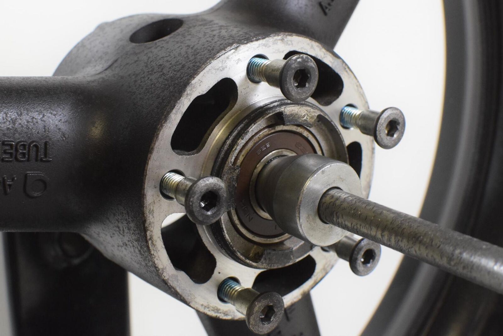 1995 Suzuki RF900R RF900 R Front Wheel Rim STRAIGHT 17x3.5 54111-17E11 {{ shop.shopifyCountryName }} - Mototech271