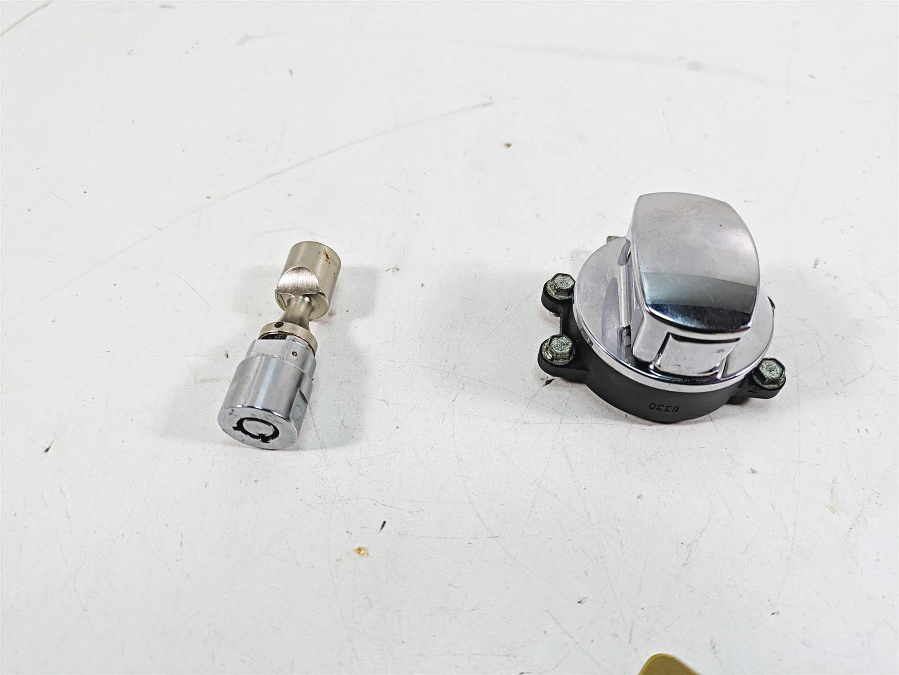 2009 Harley Softail FLSTSB Cross Bones Ignition Switch Steerin Key Lock 71450-04 {{ shop.shopifyCountryName }} - Mototech271