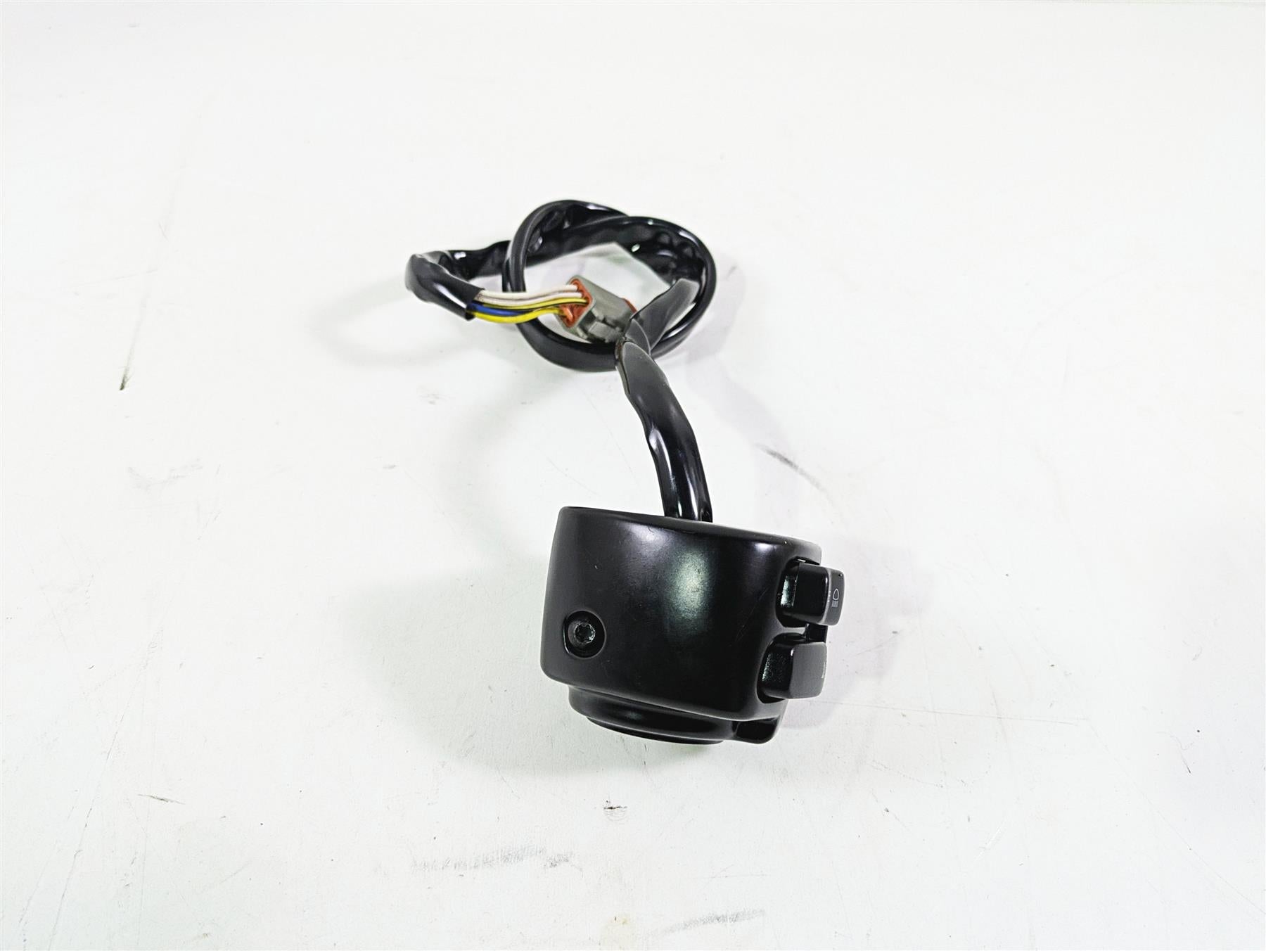 2006 Harley VRSCR Street V-Rod Left Hand Control Switch 71682-06A 71685-06A {{ shop.shopifyCountryName }} - Mototech271