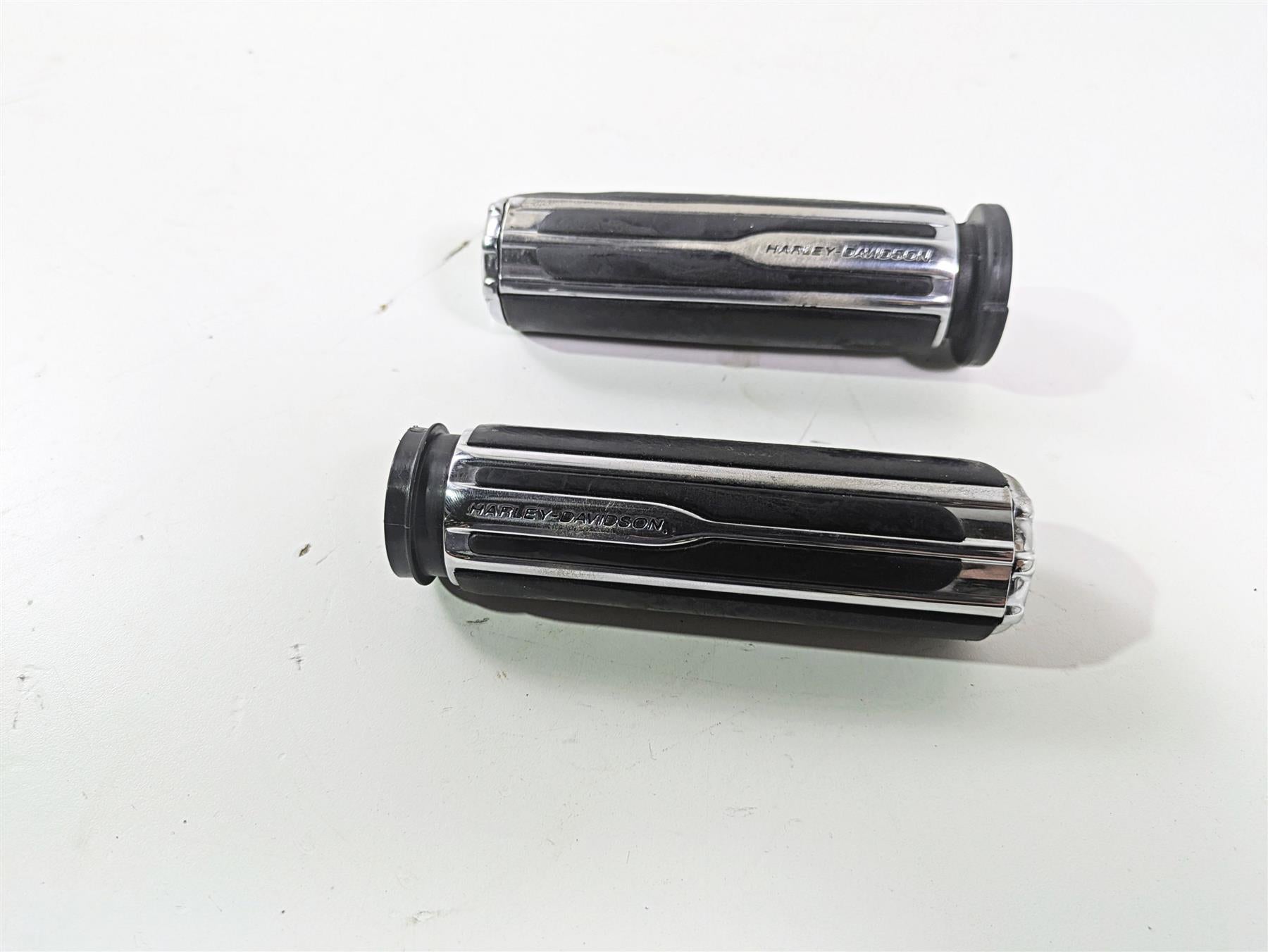 2010 Harley Touring FLHXSE CVO Street Glide Left Right Throttle Grips 55936-09 {{ shop.shopifyCountryName }} - Mototech271