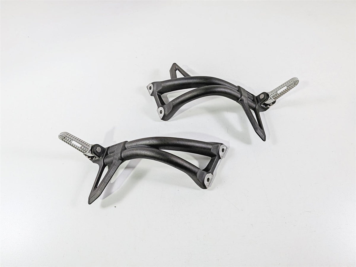 2019 Triumph Speed Triple RS 1050 Rear Passenger Footpeg Set T2081783 T2081784 {{ shop.shopifyCountryName }} - Mototech271