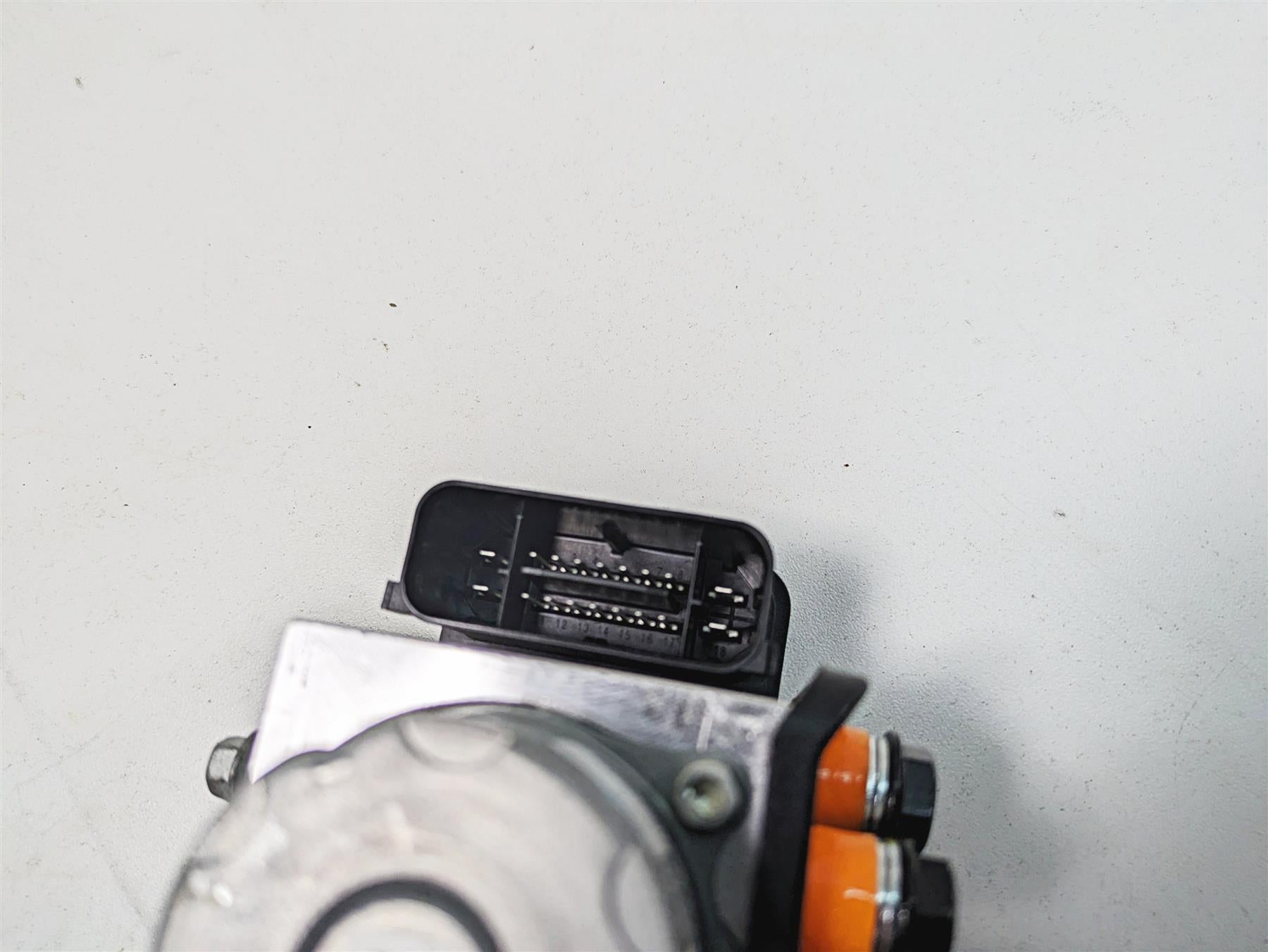 2020 Moto Guzzi V85 TT Adventure Abs Brake Pump Unit Pressure Module 2D000452 {{ shop.shopifyCountryName }} - Mototech271