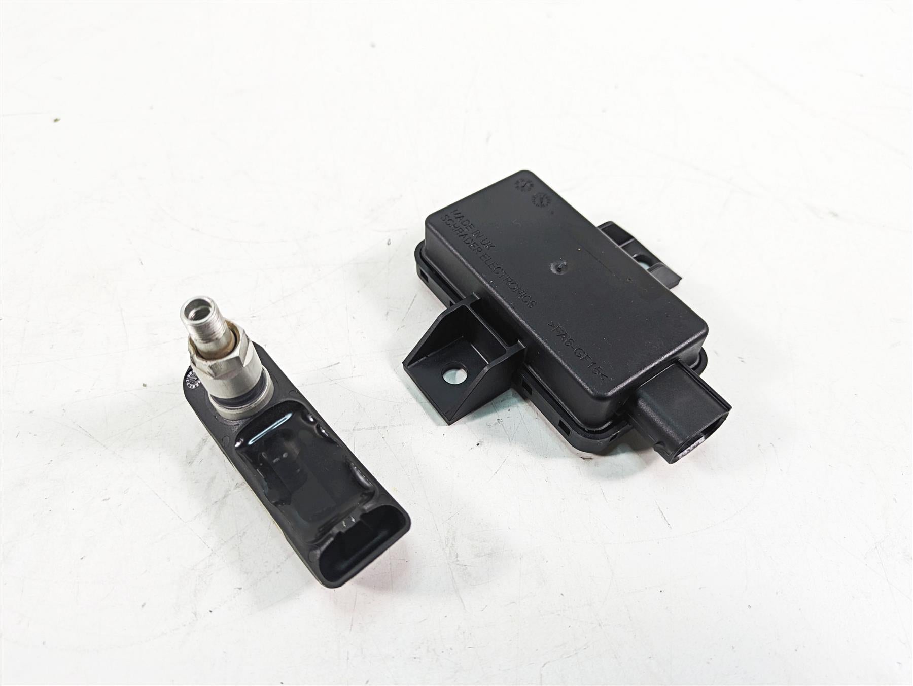2020 KTM 1290 Super Adventure R Tire Pressure Module & Rear Sensor 60312032000 {{ shop.shopifyCountryName }} - Mototech271