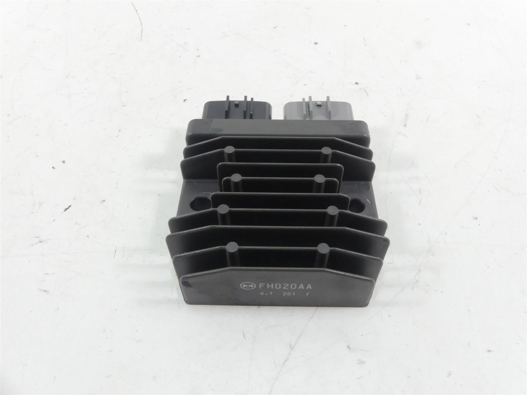 2017 Triumph Thruxton 1200R Rectifier Voltage Regulator T1300679 FH020AA {{ shop.shopifyCountryName }} - Mototech271
