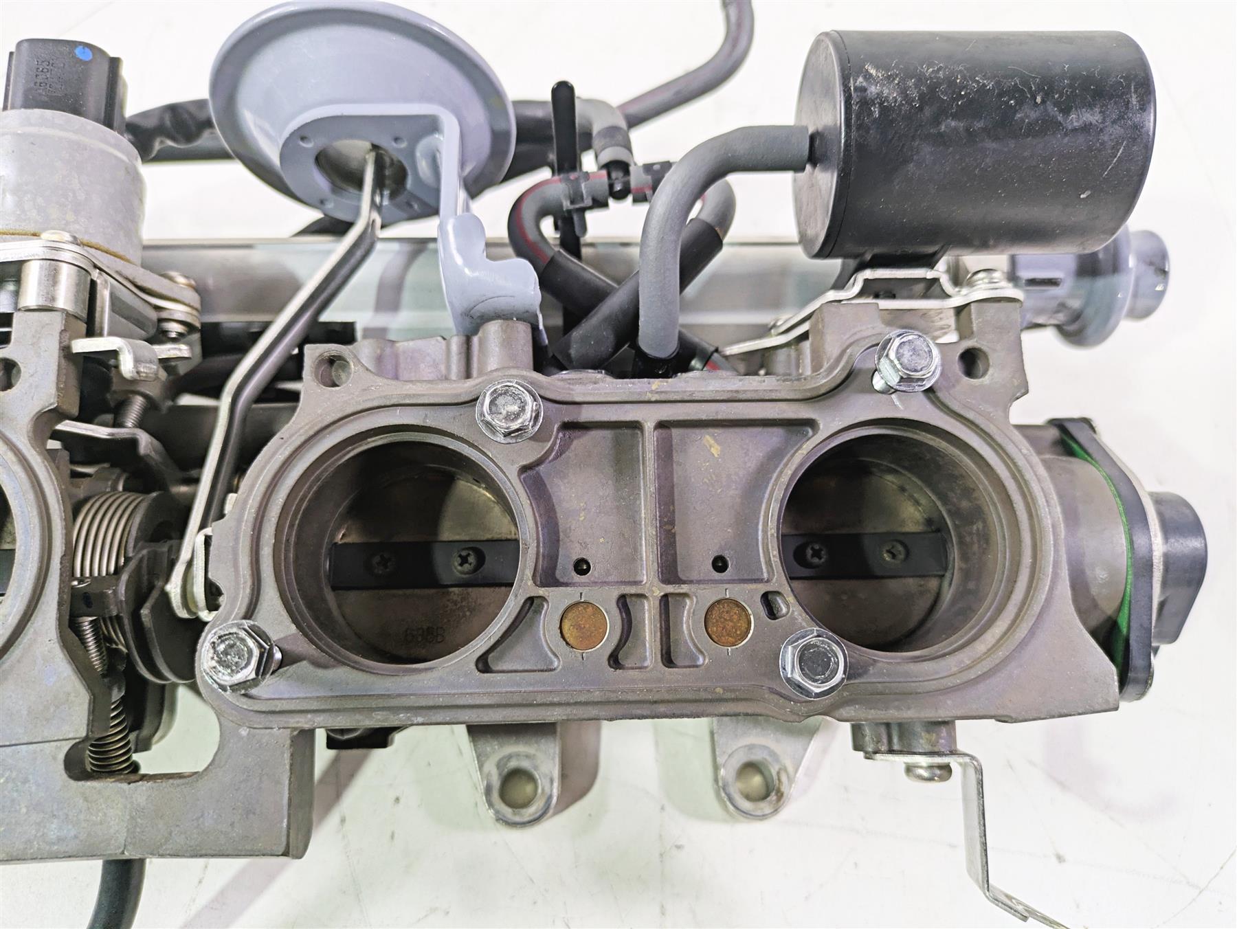 2004 Honda Aquatrax R-12X Throttle Body Bodies Fuel Injectors 16400-HW3-671 {{ shop.shopifyCountryName }} - Mototech271