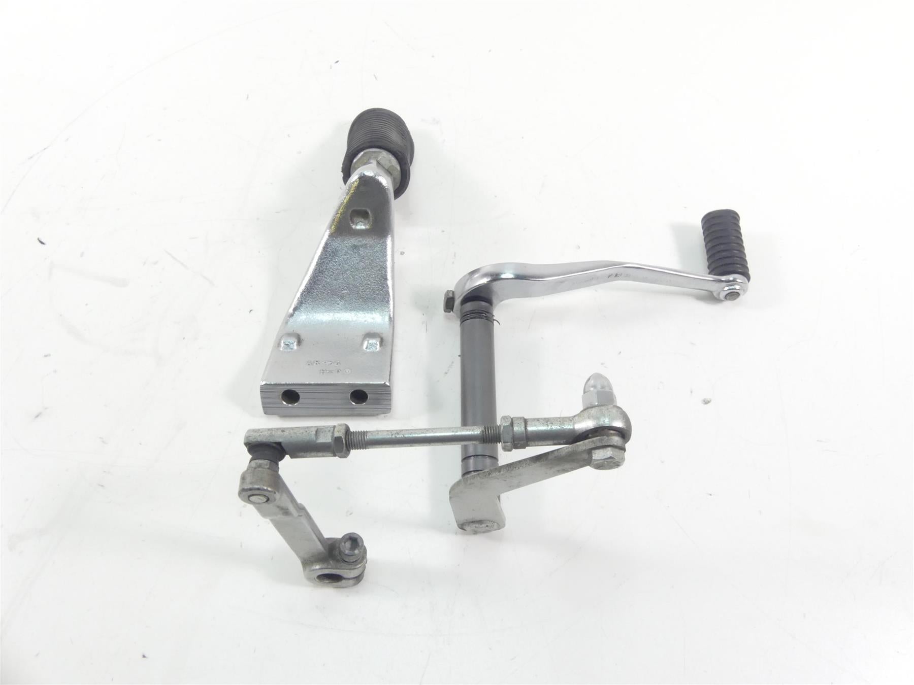 2003 Harley Dyna 100TH FXDL Low Rider Left Front Footpeg & Shifter Mid 50639-90 {{ shop.shopifyCountryName }} - Mototech271