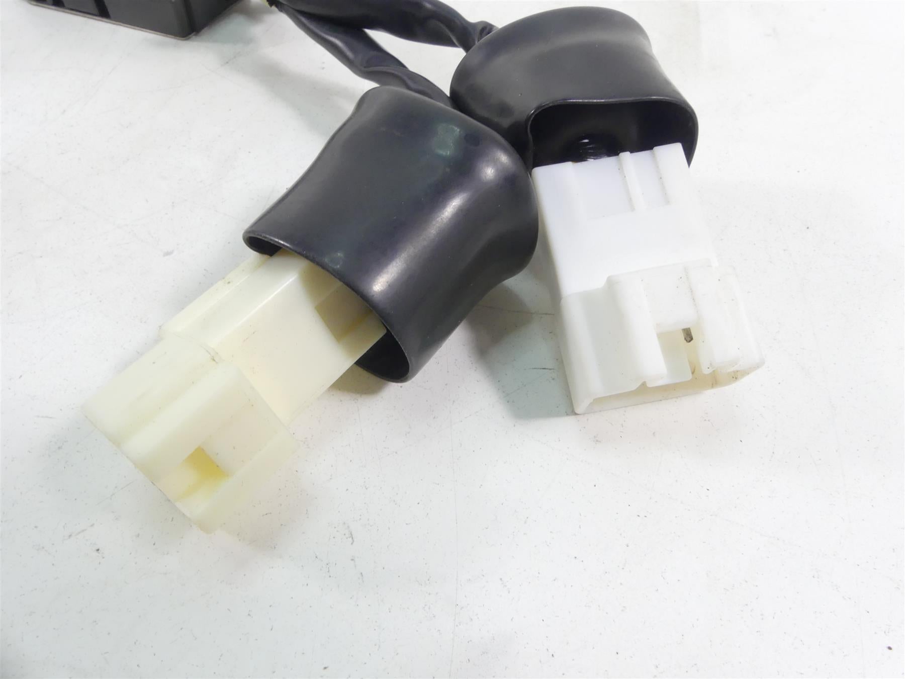 2004 Honda CBR1000RR SC57 Rectifier Voltage Regulator 31600-MEL-013 FH008EB {{ shop.shopifyCountryName }} - Mototech271