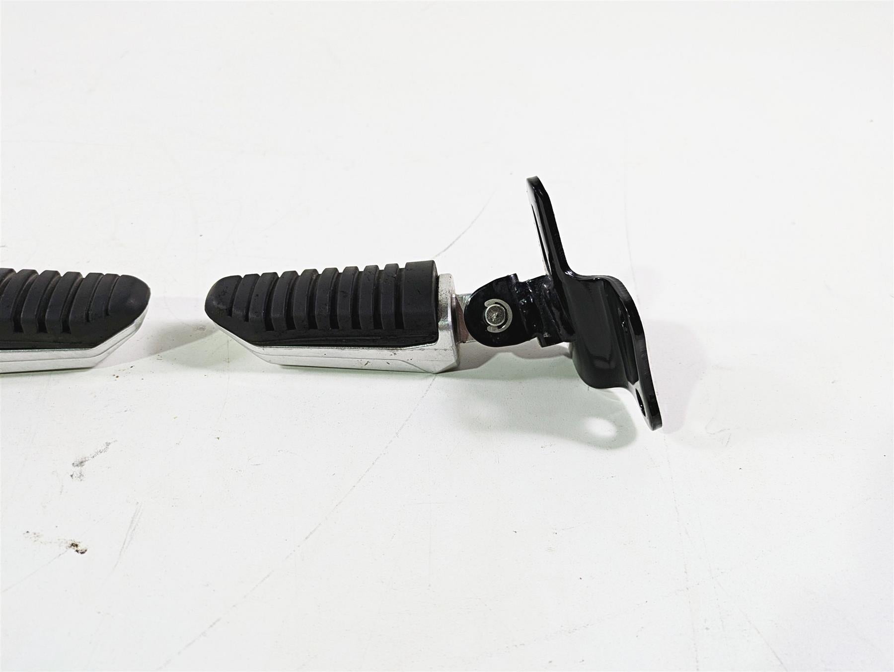2016 Suzuki M109R VZR1800 Boulevard Rear Passenger Footpeg Set 43600-48G00 {{ shop.shopifyCountryName }} - Mototech271