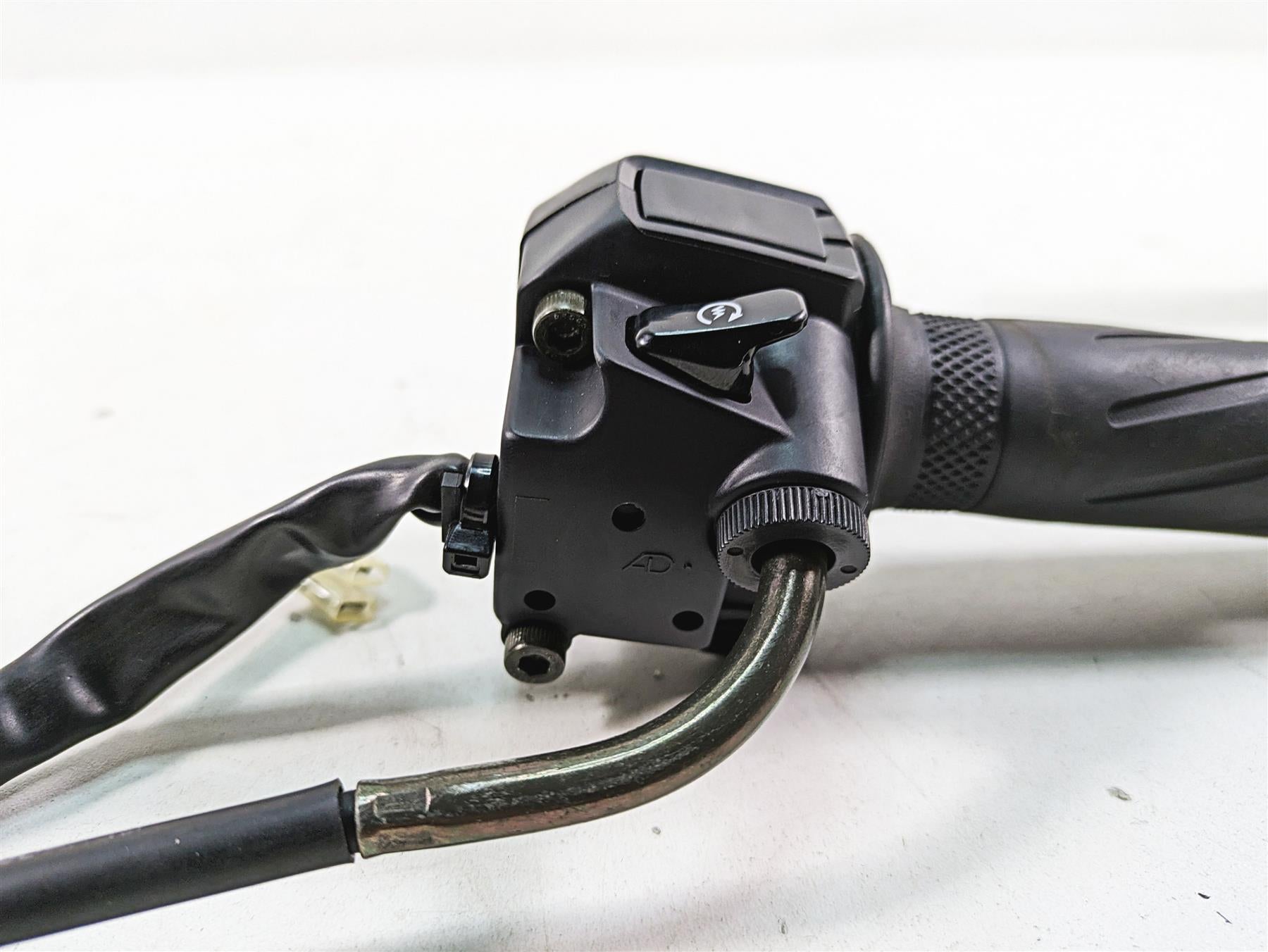 2002 Yamaha FZ1 FZS1000 Fazer Right Hand Control Switch - Read 5LV-83975-01-00 {{ shop.shopifyCountryName }} - Mototech271