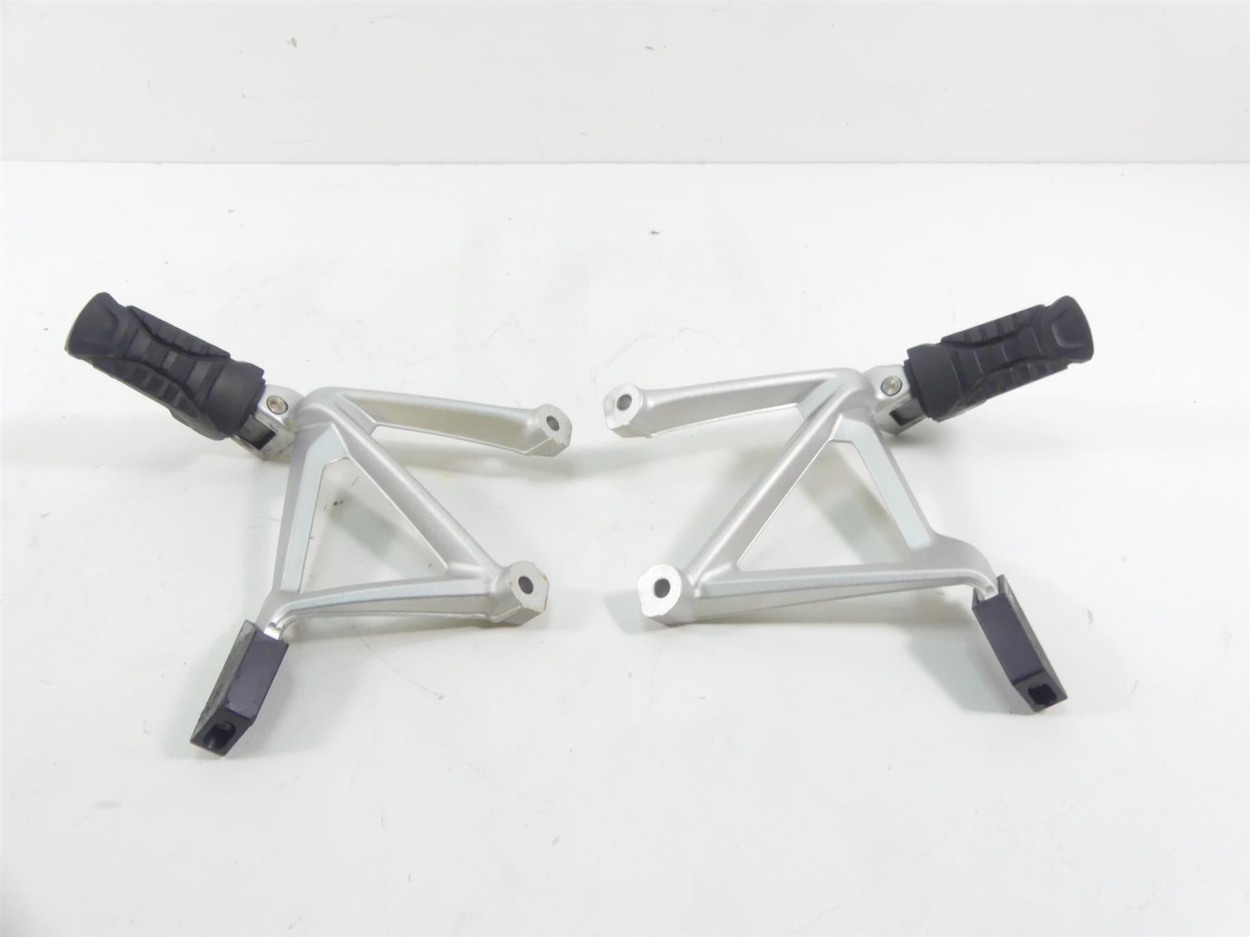 2014 BMW R1200GS K50 Rear Passenger Pillion Footpeg Foot Peg Set 46718526741 {{ shop.shopifyCountryName }} - Mototech271