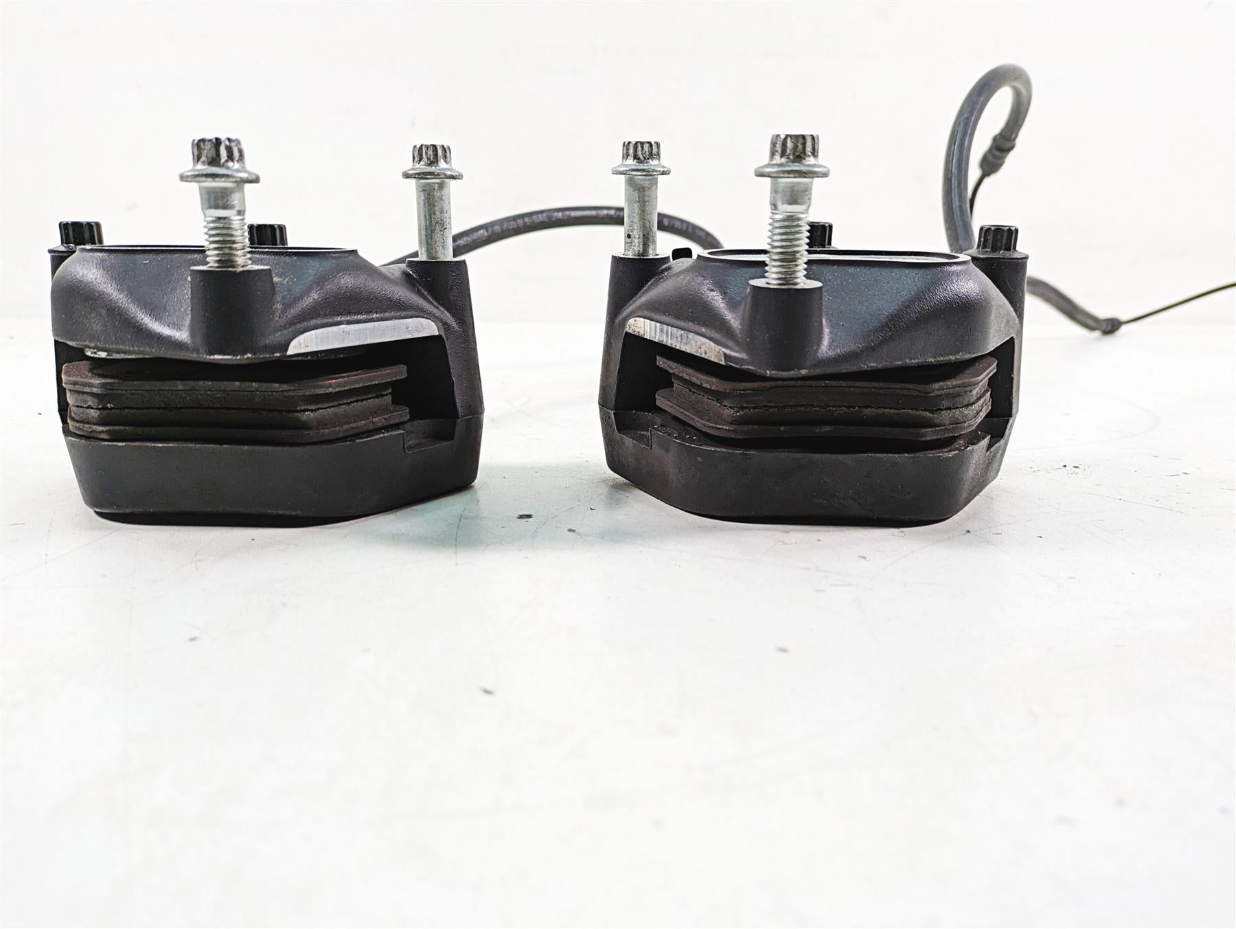2006 Harley Touring FLHTCUI Electra Glide Front Brake Calipers 44023-00 44046-00 {{ shop.shopifyCountryName }} - Mototech271